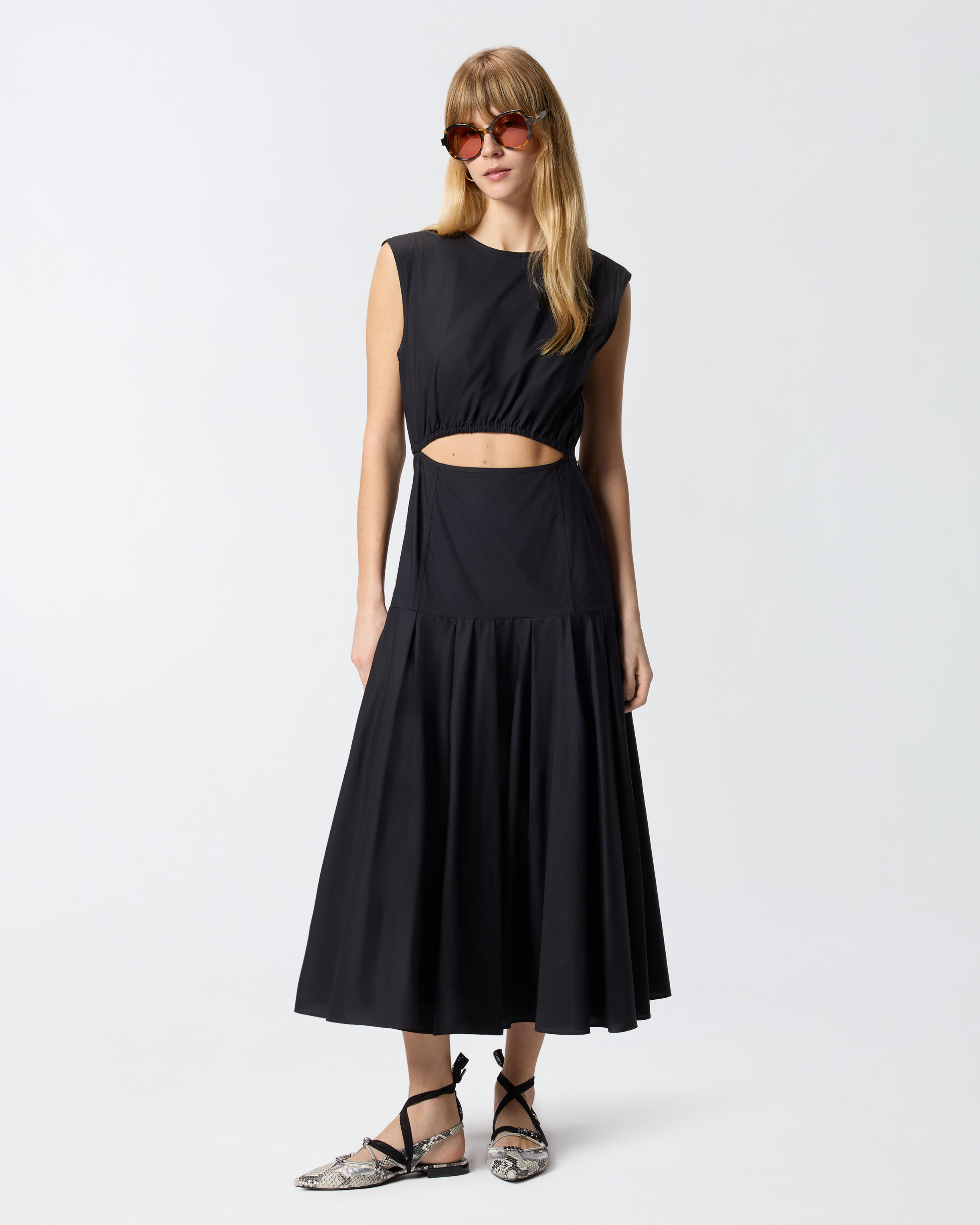 Sleeveless pleated midi dress with cutout Black