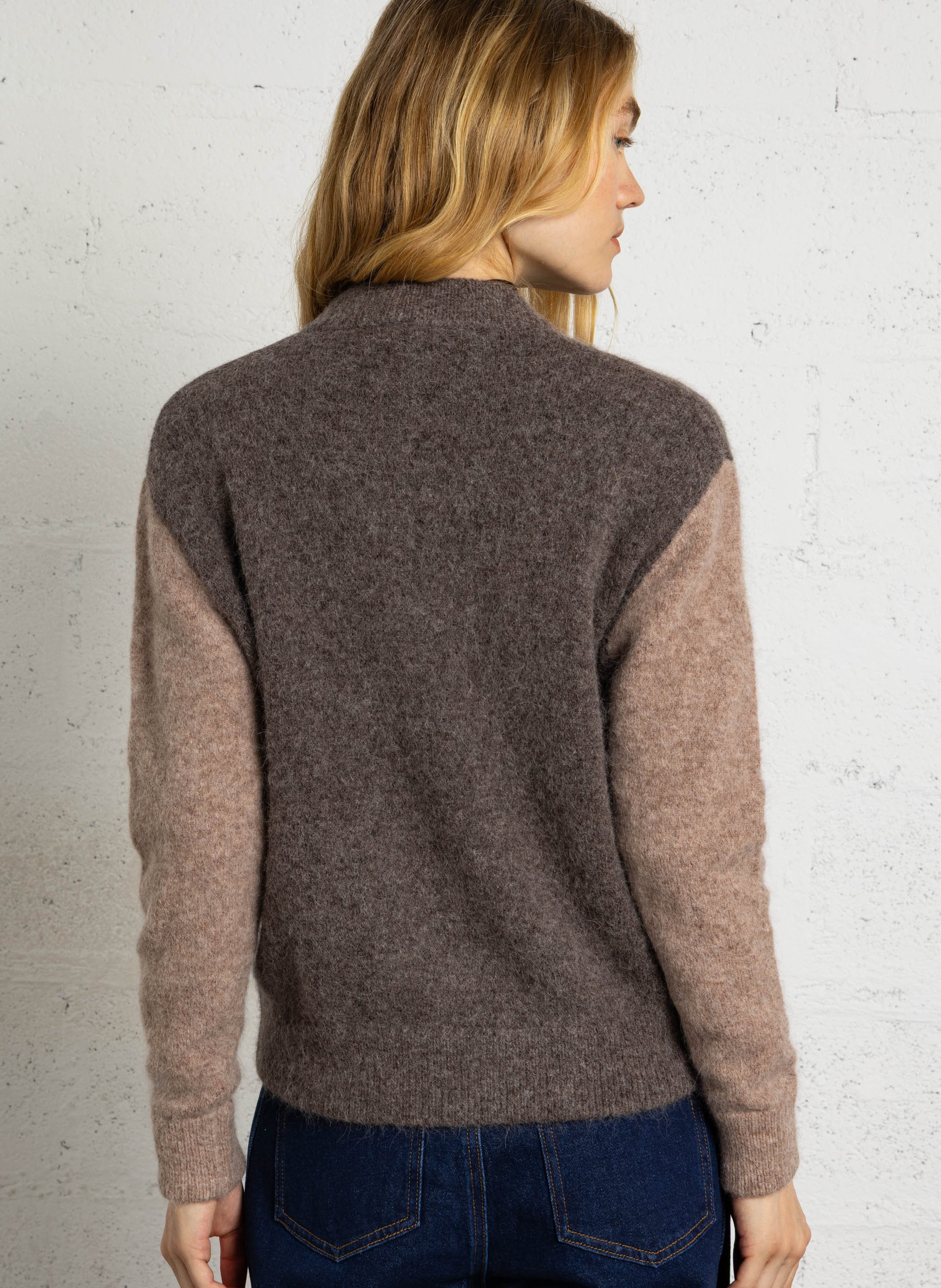 Gerade geschnittene Wollmix-Strickjacke mit Rundhalskragen MAJESTIC FILATURES Mehrfarbig