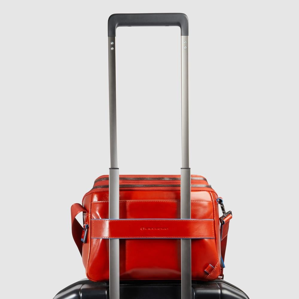 Customizable crossbody bag for iPad® mini with pockets for mouse and airpods and RFID protection. PIQUADRO Brown