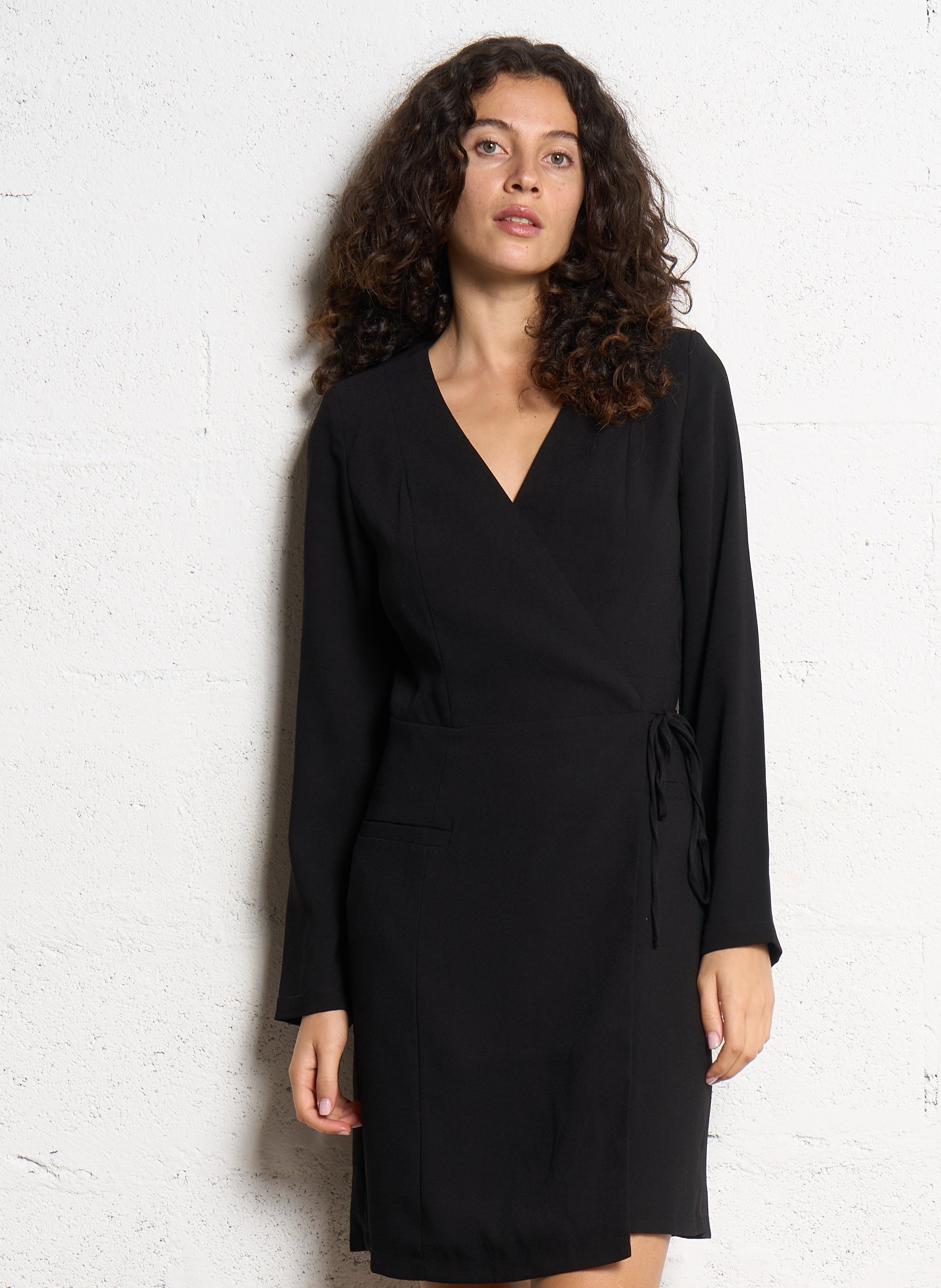 Robe courte cintrée tailleur unie SUD EXPRESS Noir