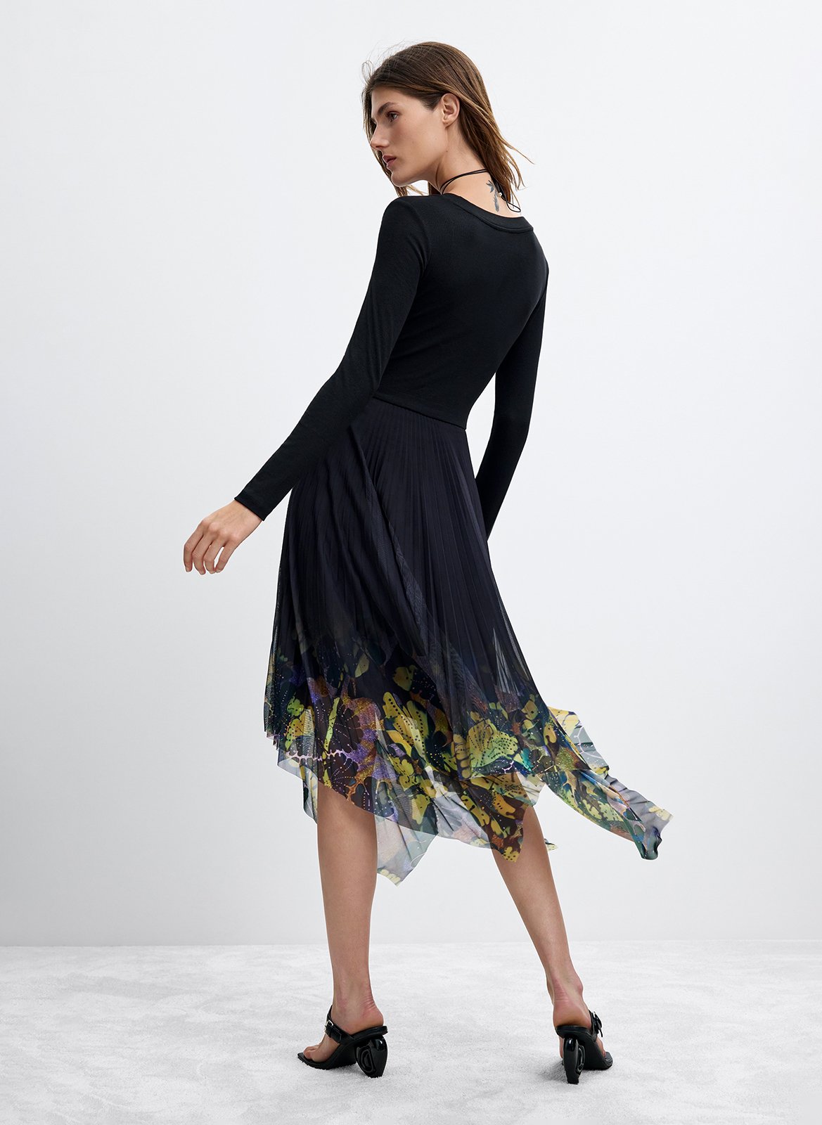 Short asymmetrical dress with round neck DESIGUAL Black