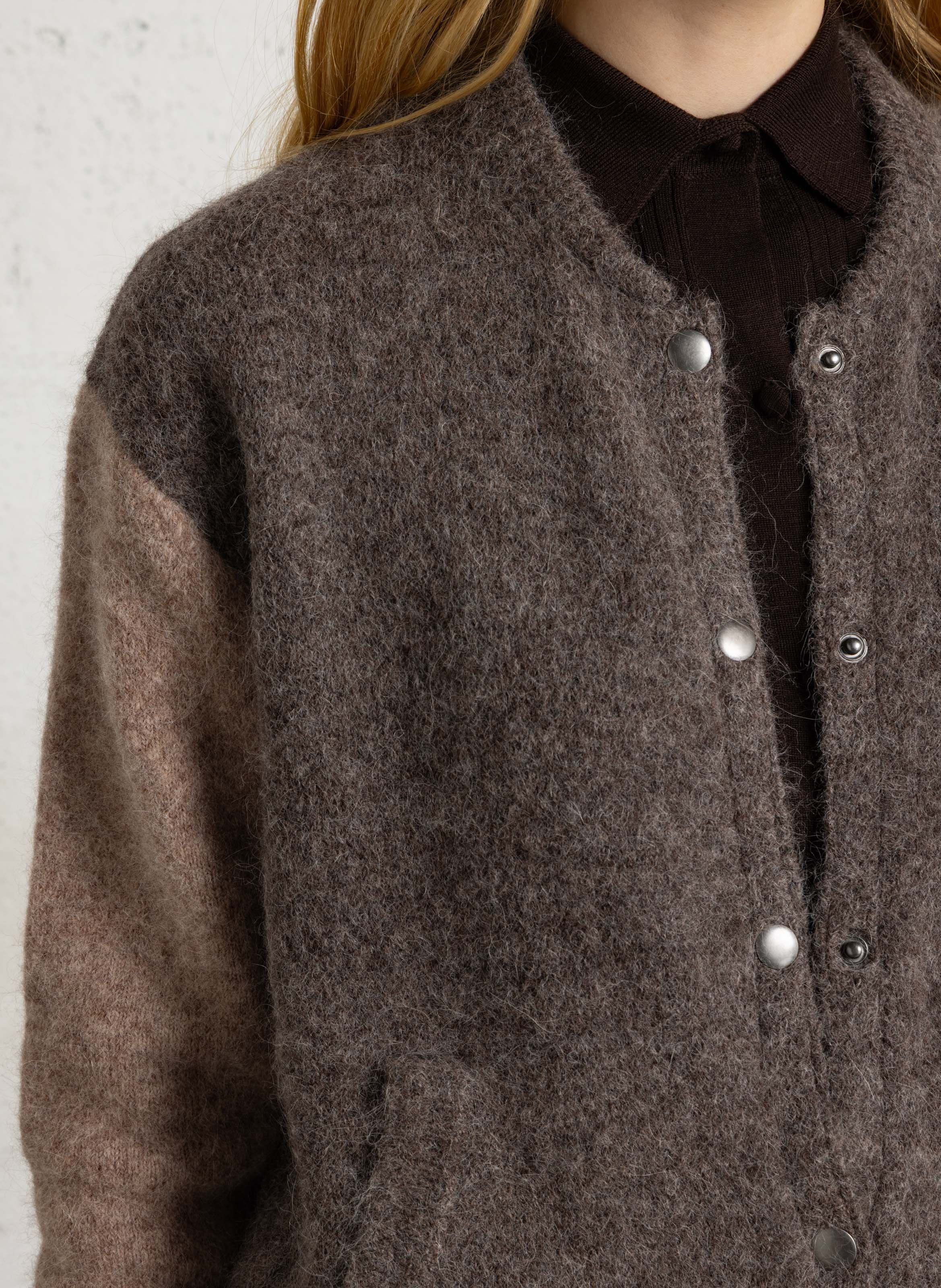 Gerade geschnittene Wollmix-Strickjacke mit Rundhalskragen MAJESTIC FILATURES Mehrfarbig