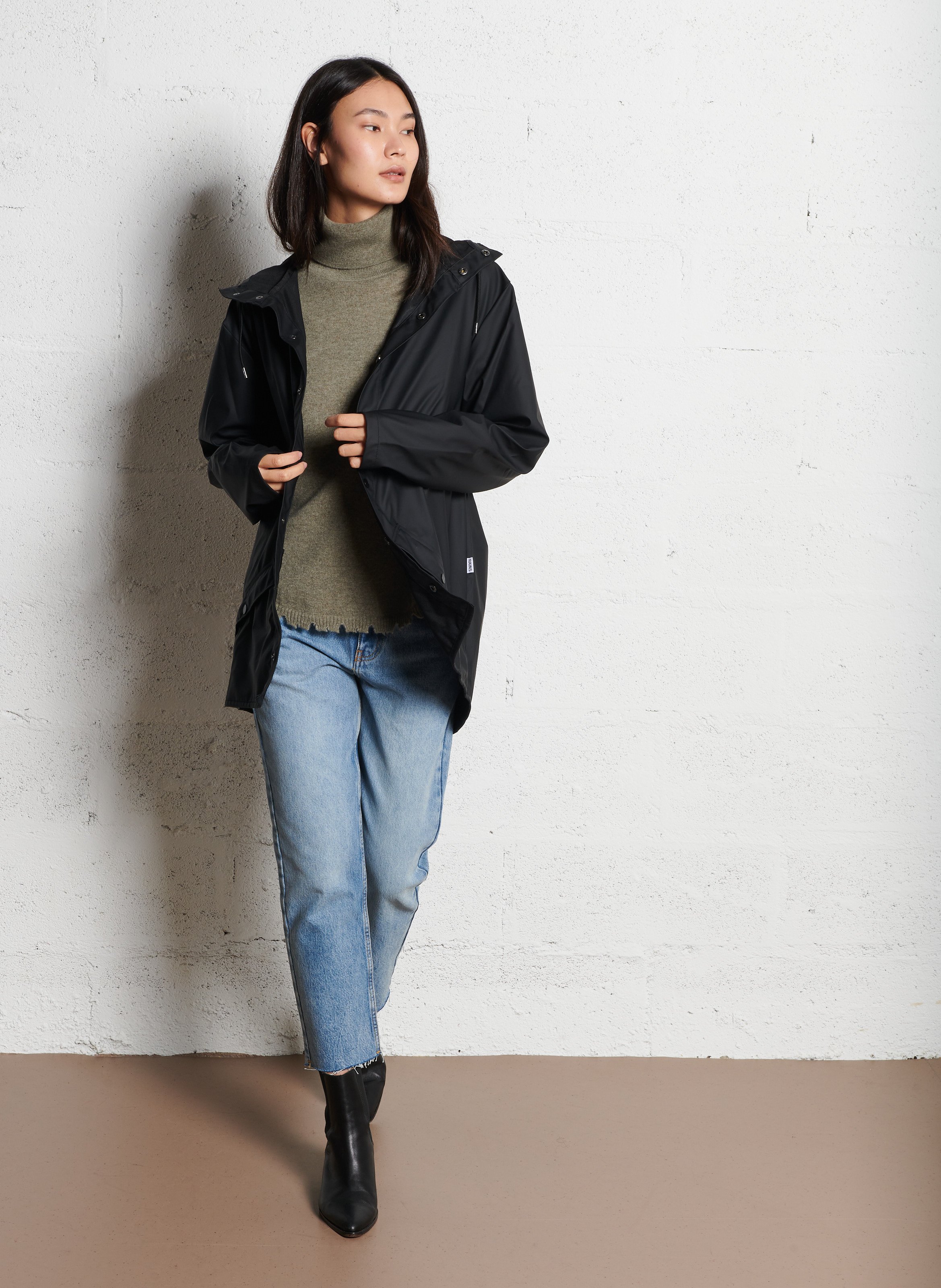 Hooded waterproof windcheater RAINS Black