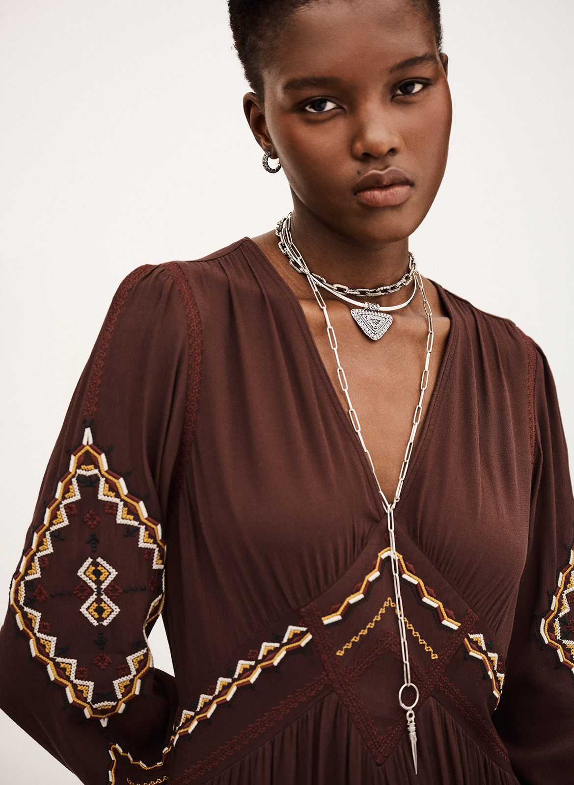 Halflange jurk met V-hals en borduurwerken BA&SH Bruin