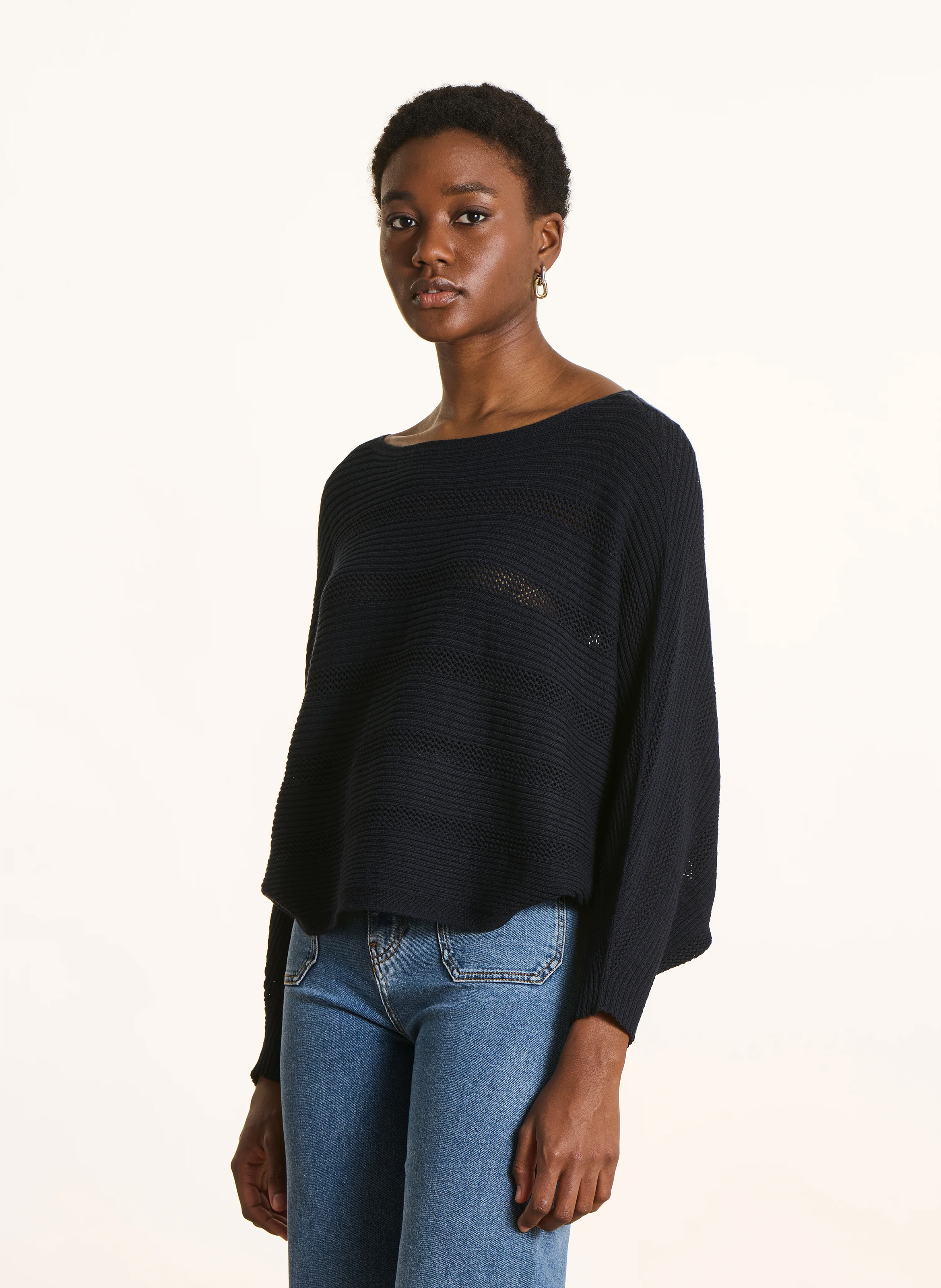 Pull court esprit cape en maille unie LA FEE MARABOUTEE Bleu