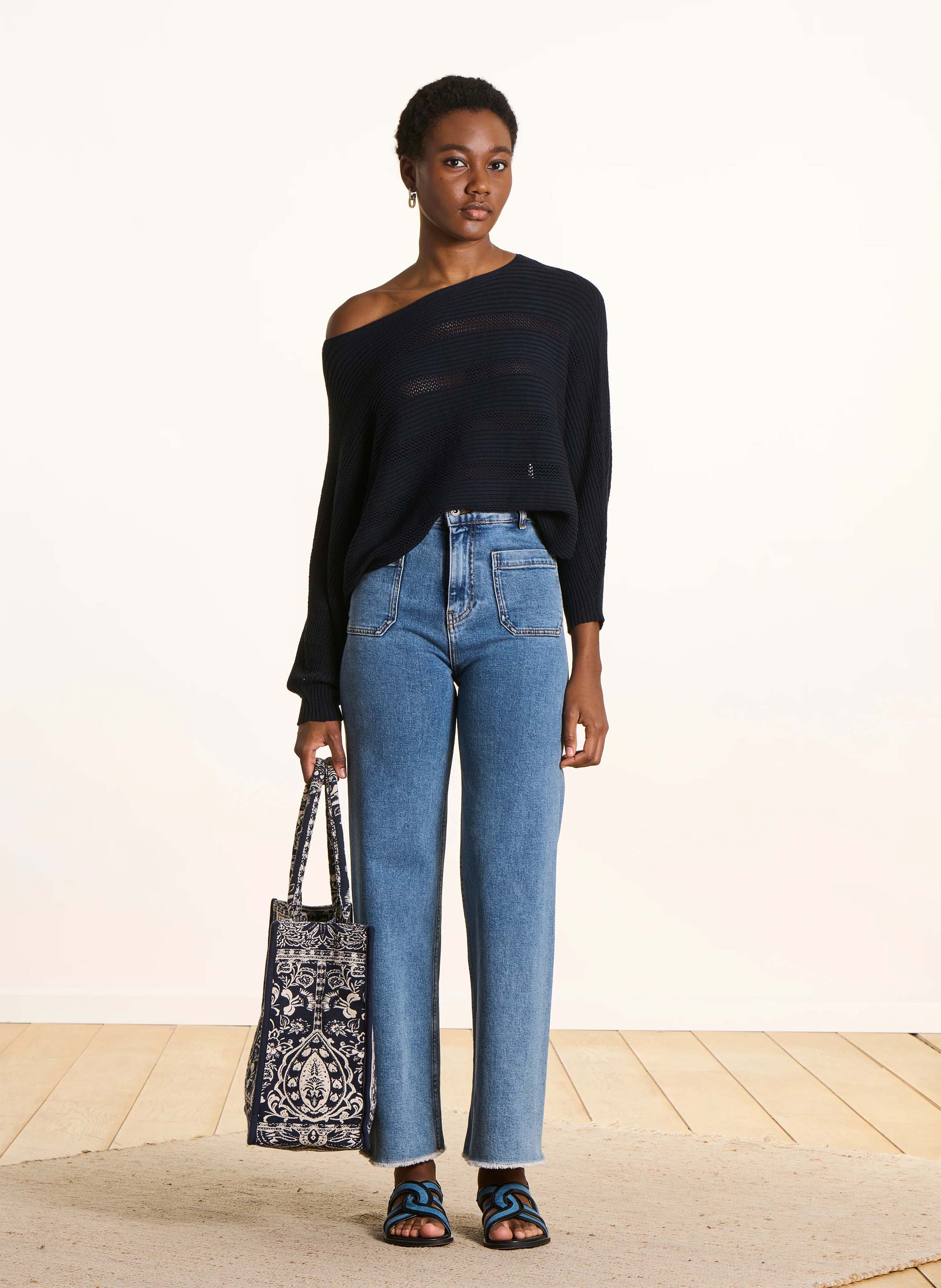 Pull court esprit cape en maille unie LA FEE MARABOUTEE Bleu