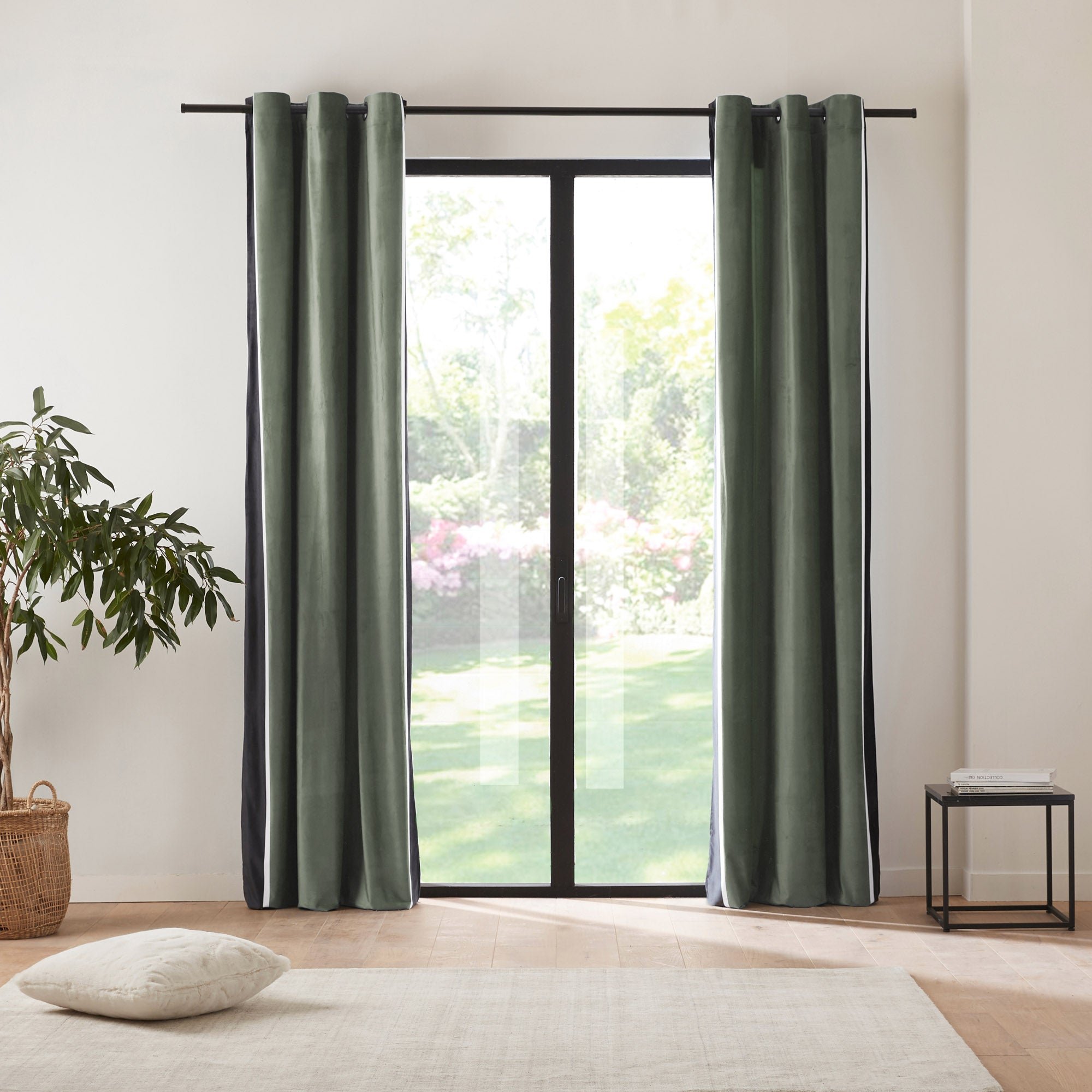 Curtain with black eyelets MADURA Green
