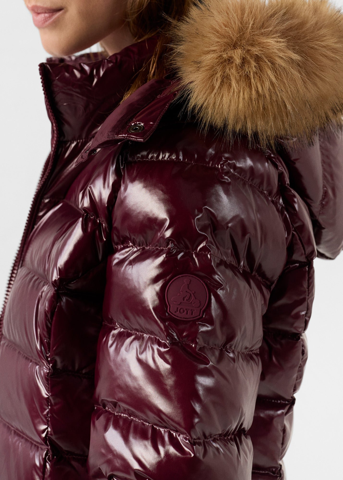 Mid-length down jacket for extreme cold in lacquered pearl Pink