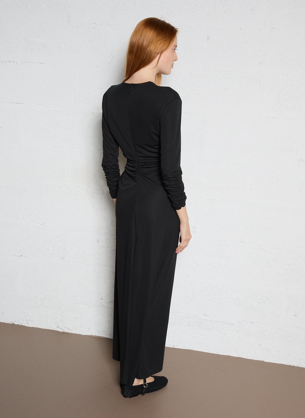 Robe longue cintrée et drapée avec anneau IMPERIAL Noir