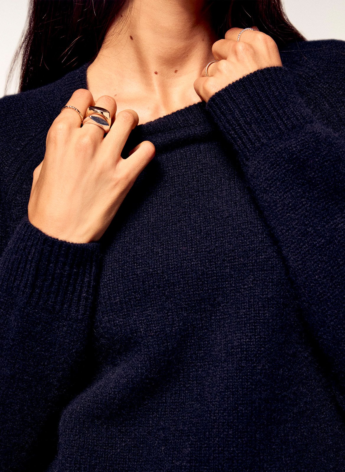 Gerader Rundhals-Pullover aus Kaschmir | Schwarz FROM FUTURE Damen