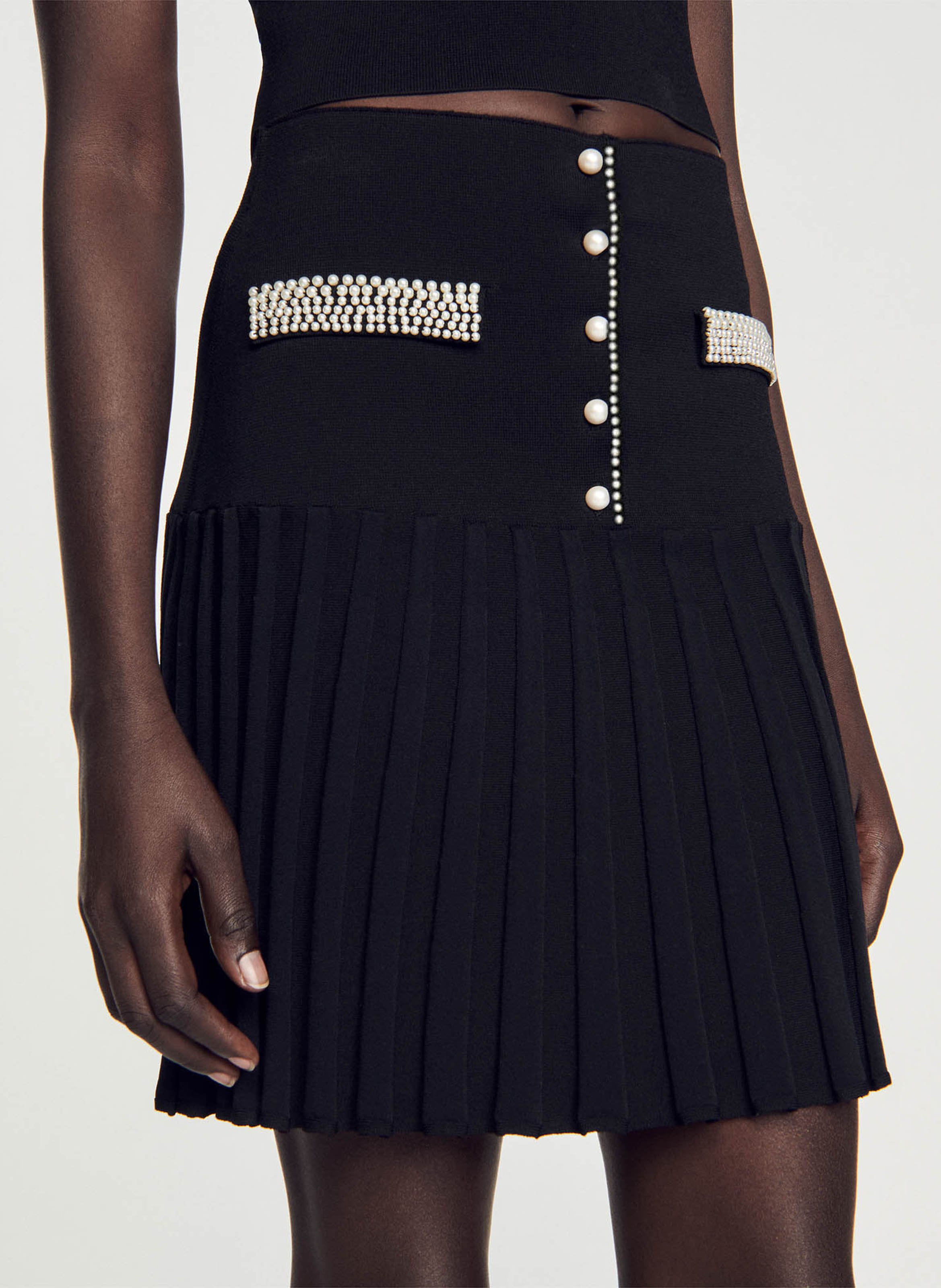 Black Short straight pleated skirt