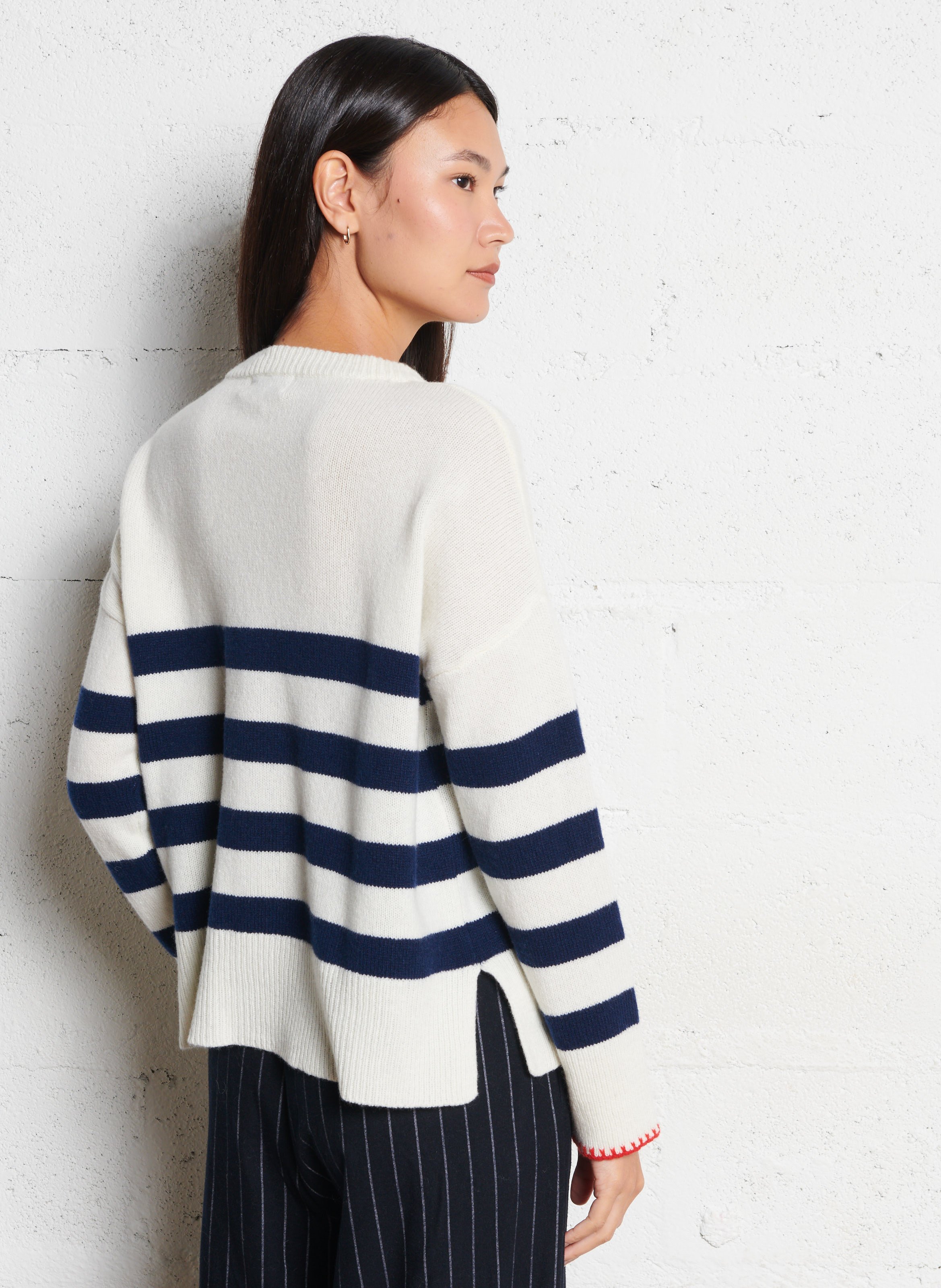 Pull ample col rond rayé en laine et cachemire MAISON ANJE Blanc