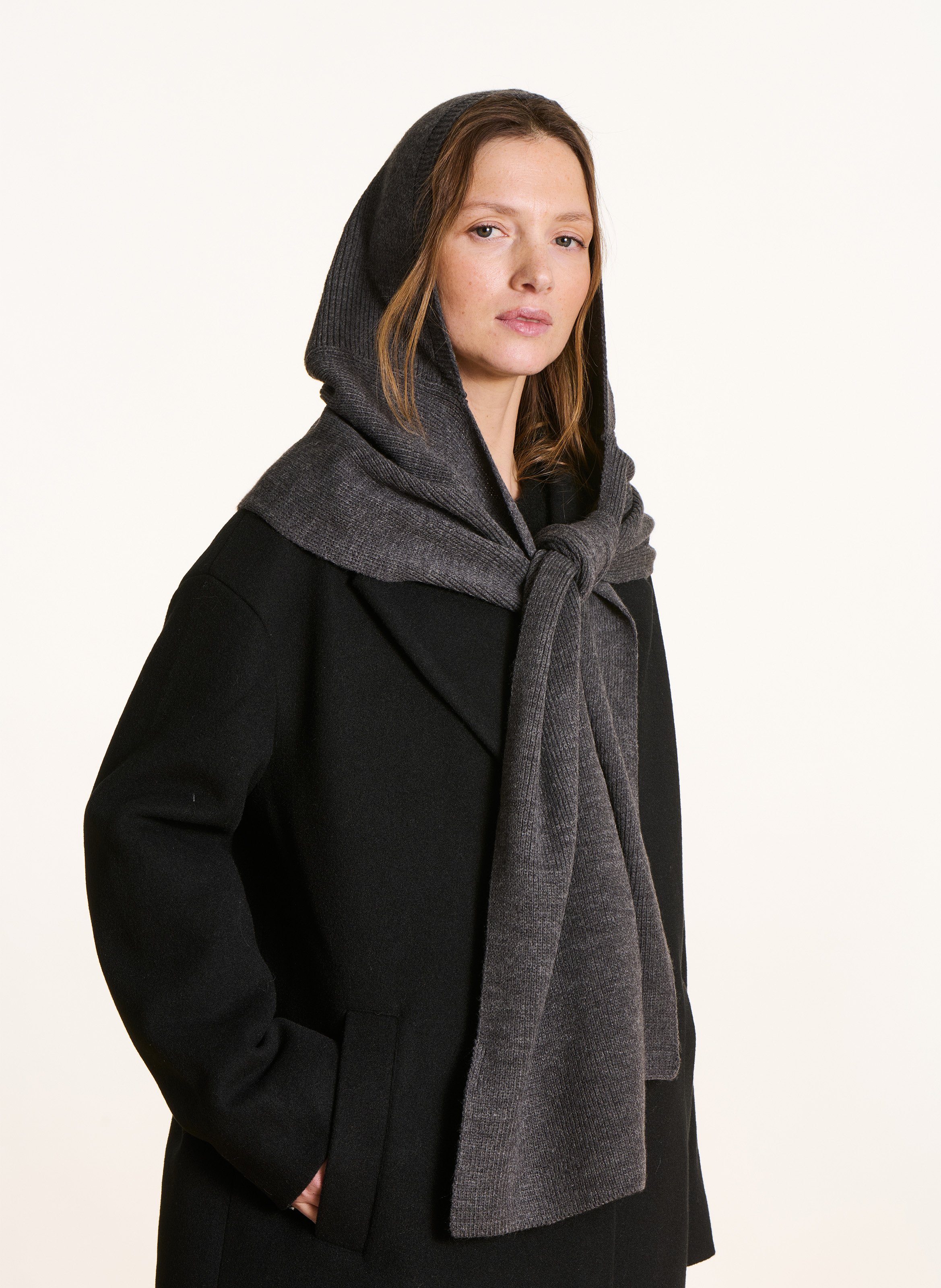 Schal mit einfarbiger Kapuze LA FEE MARABOUTEE Grau