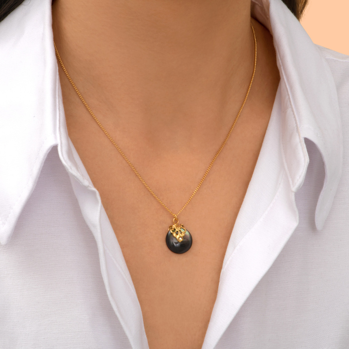 Adjustable fine pendant necklace in mother-of-pearl and crystal SATELLITE PARIS Grey