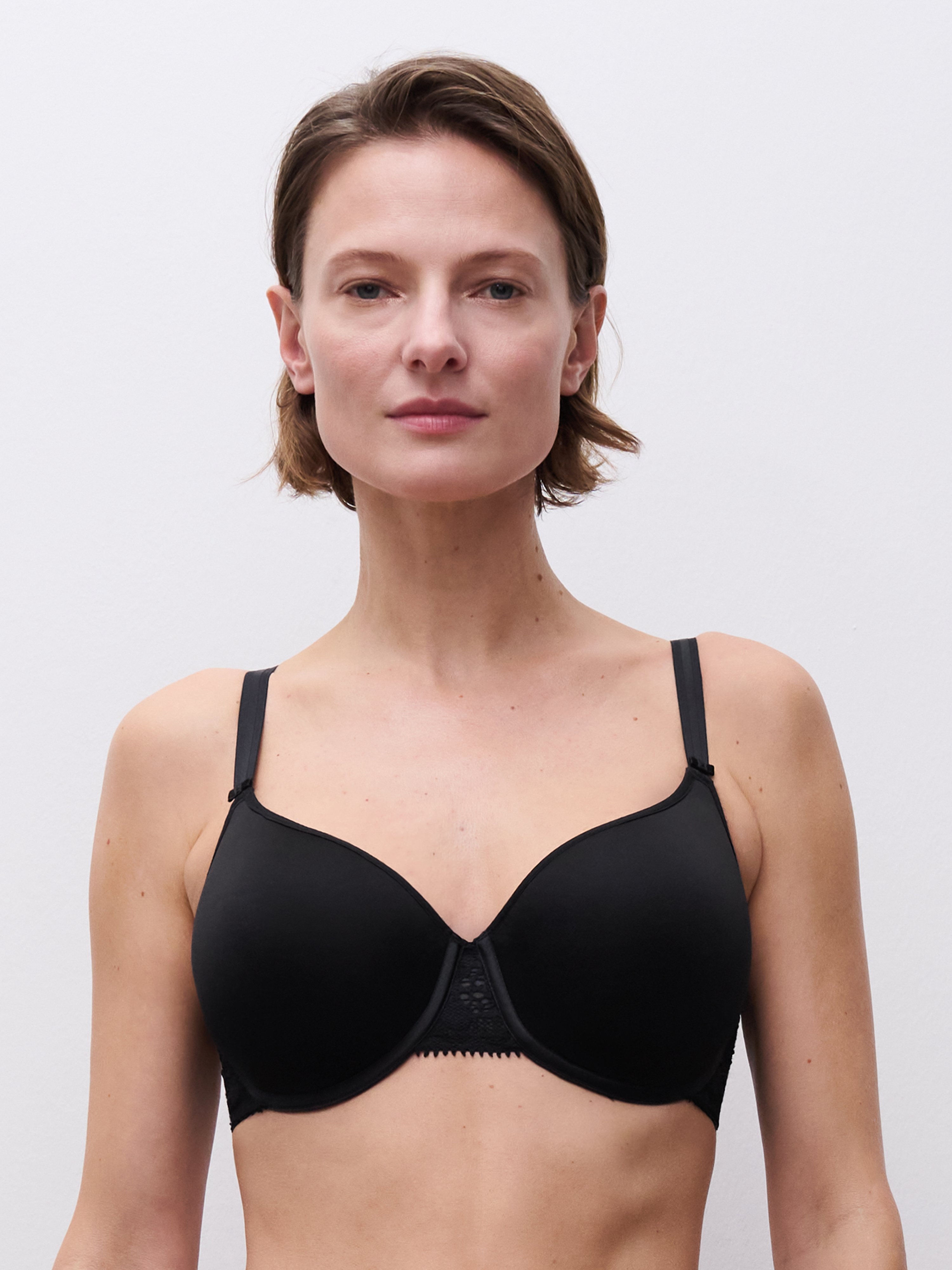 Full-cup shape memory bra CHANTELLE