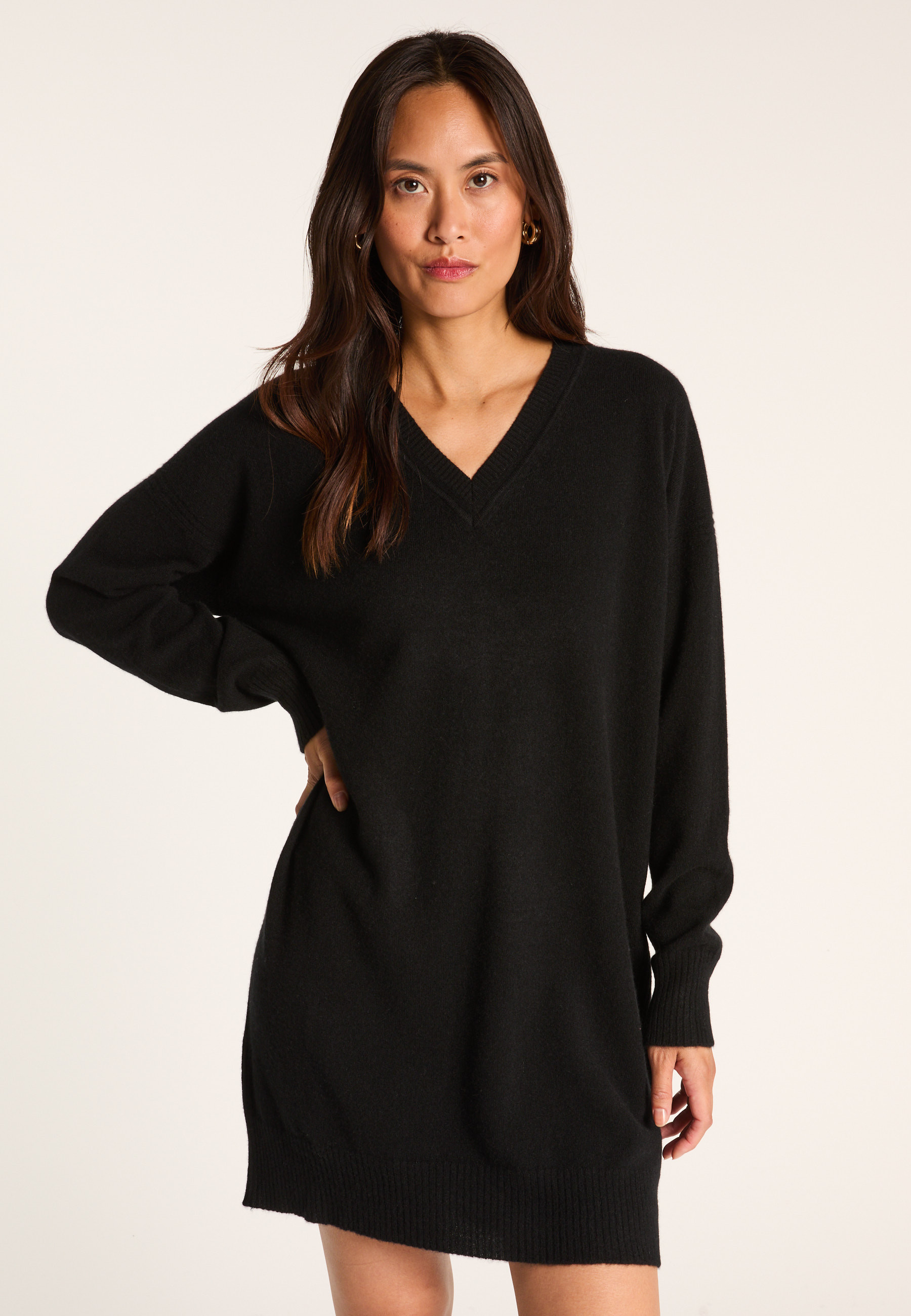Cashmere V-neck dress MAISON MONTAGUT Black