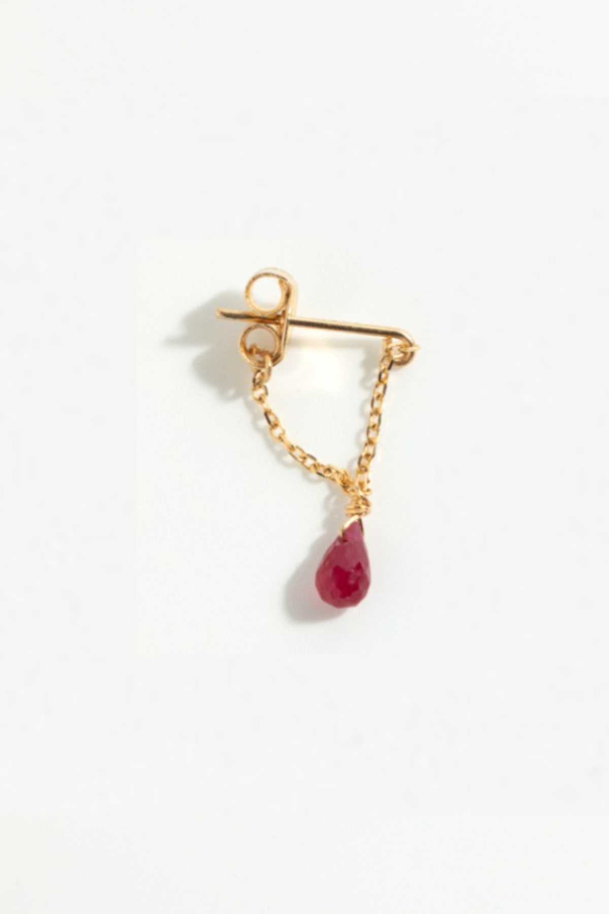 Mia 750 gold dark pink sapphire earring YAY Pink
