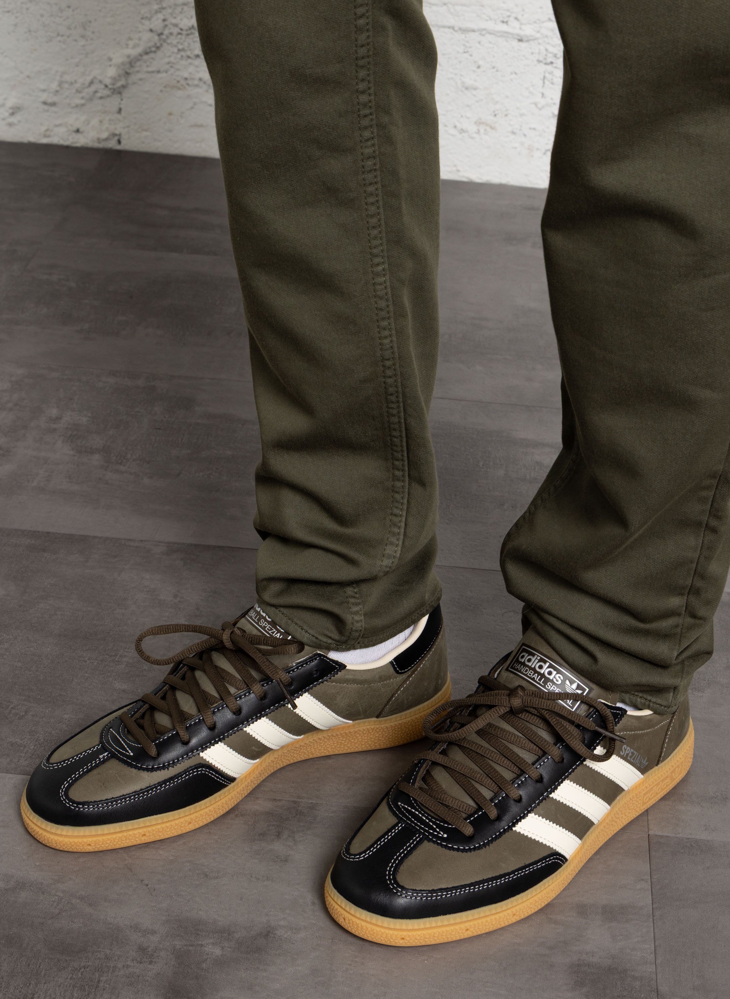 Baskets basses à lacets unies ADIDAS Marron