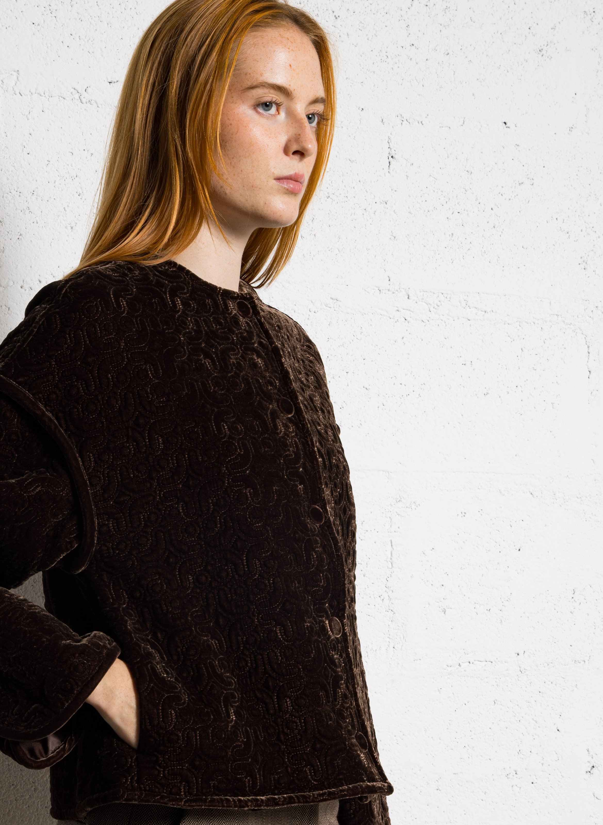 Veste col rond en velours matellasé MOMONI Marron