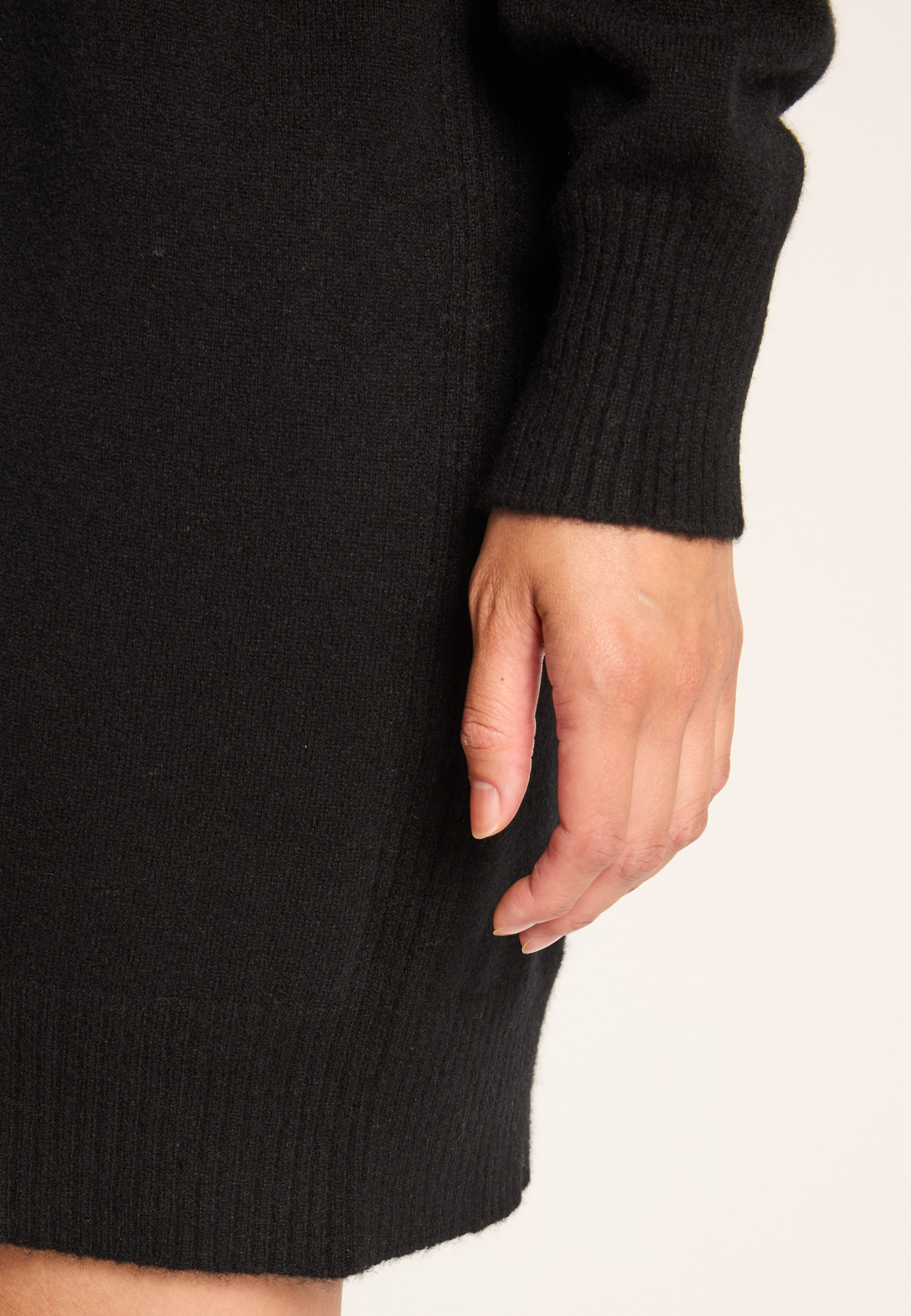 Cashmere V-neck dress MAISON MONTAGUT Black