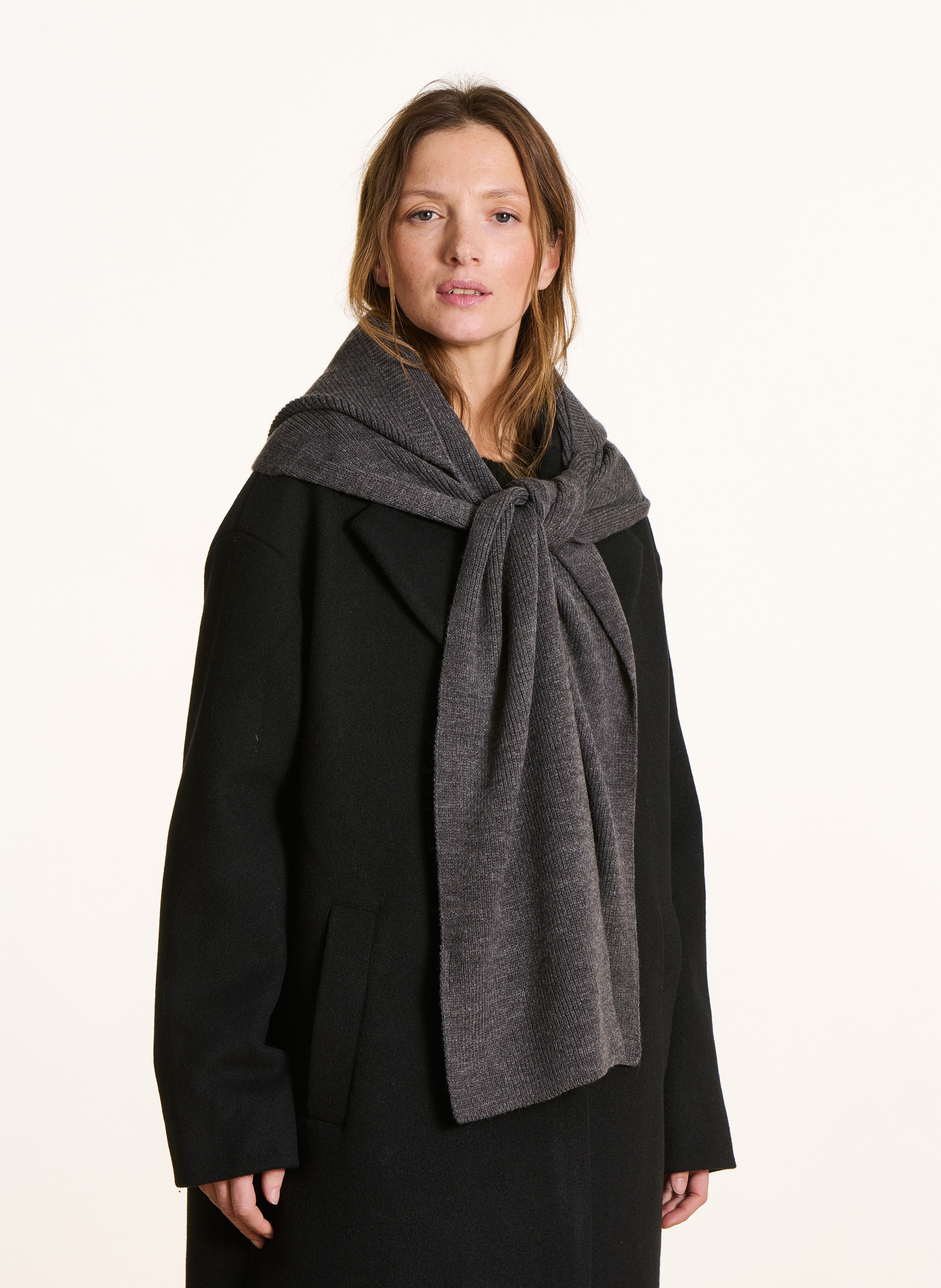 Schal mit einfarbiger Kapuze LA FEE MARABOUTEE Grau