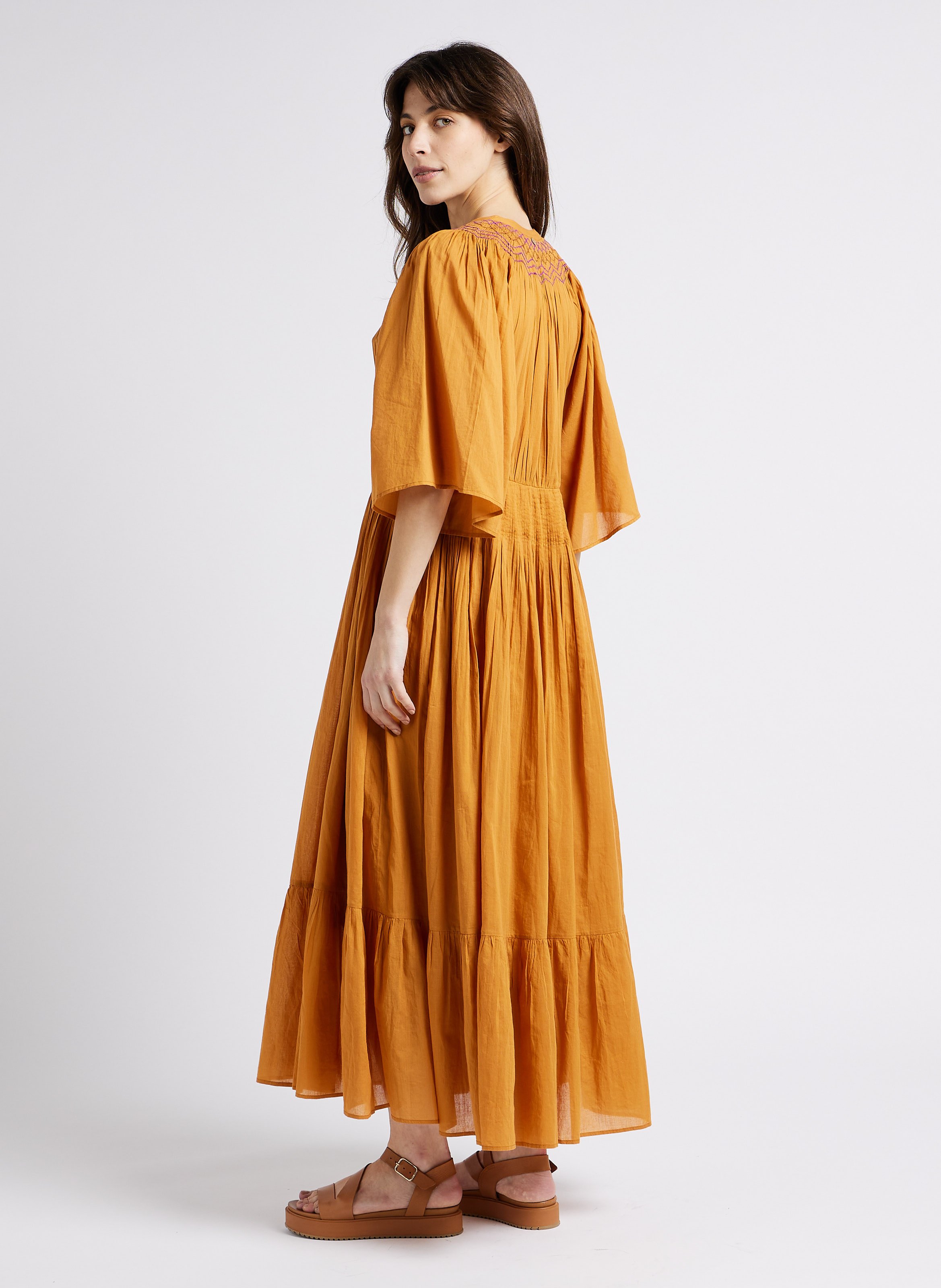 Weites Maxikleid aus Baumwolle mit V-Ausschnitt ANTIK BATIK Braun