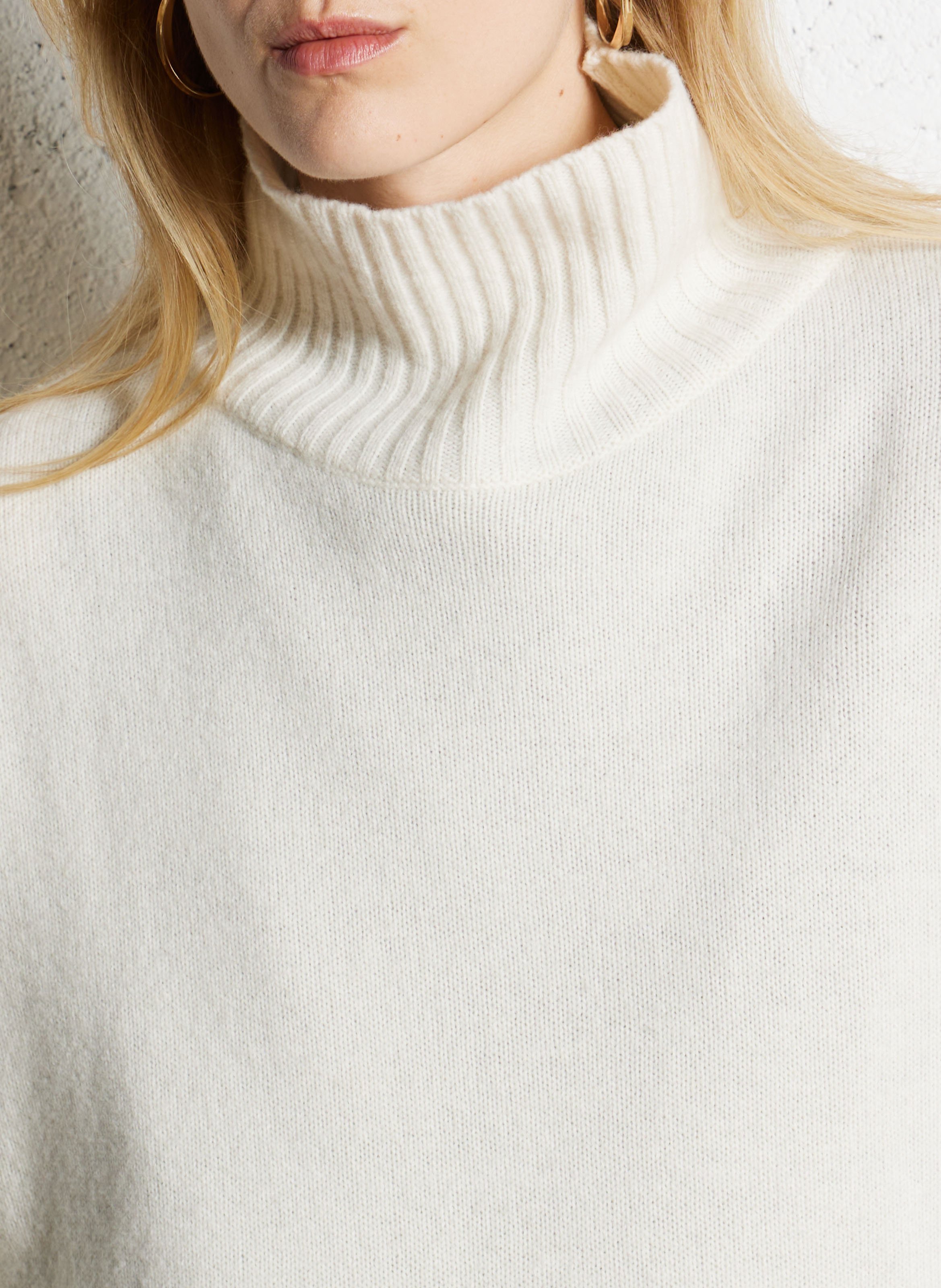 Pull ample col montant en laine SUNCOO Blanc