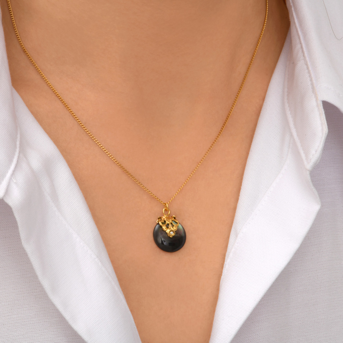 Adjustable fine pendant necklace in mother-of-pearl and crystal SATELLITE PARIS Grey