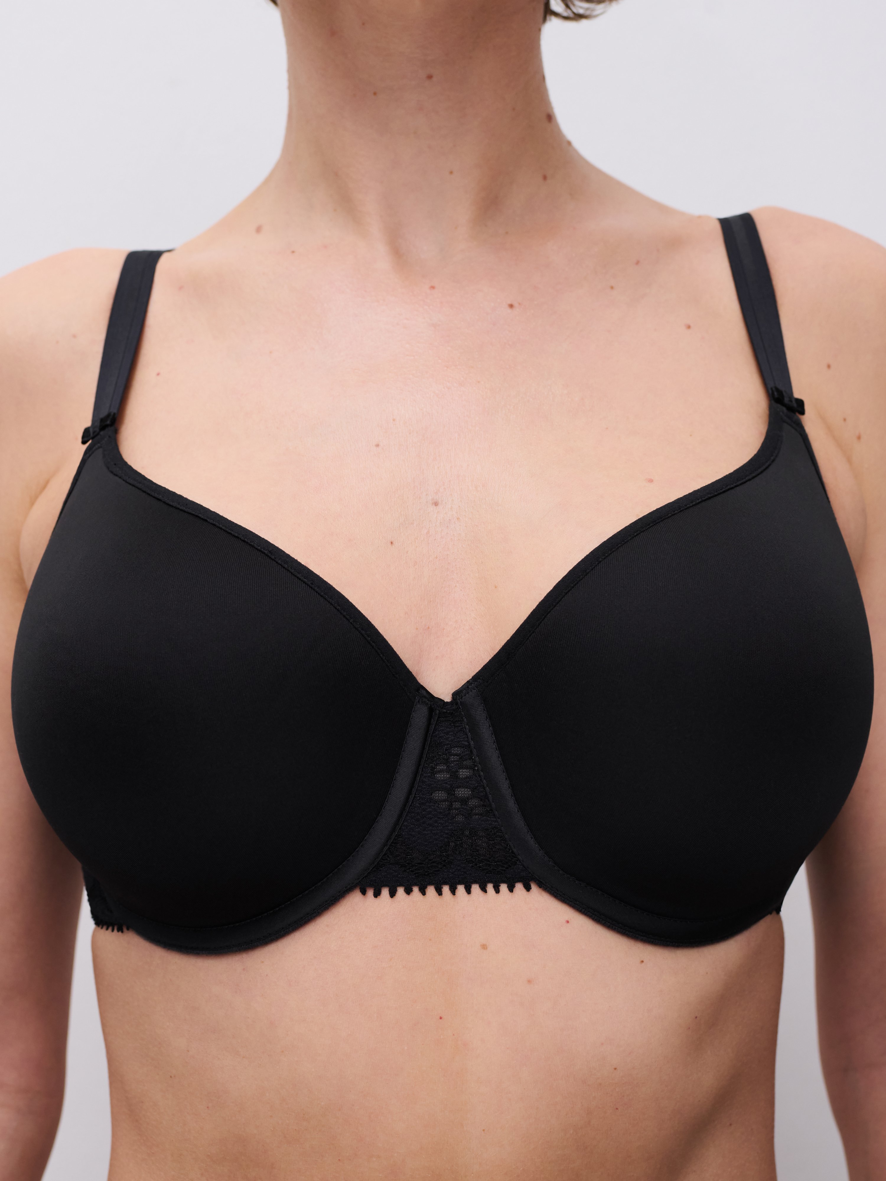 Full-cup shape memory bra CHANTELLE Black