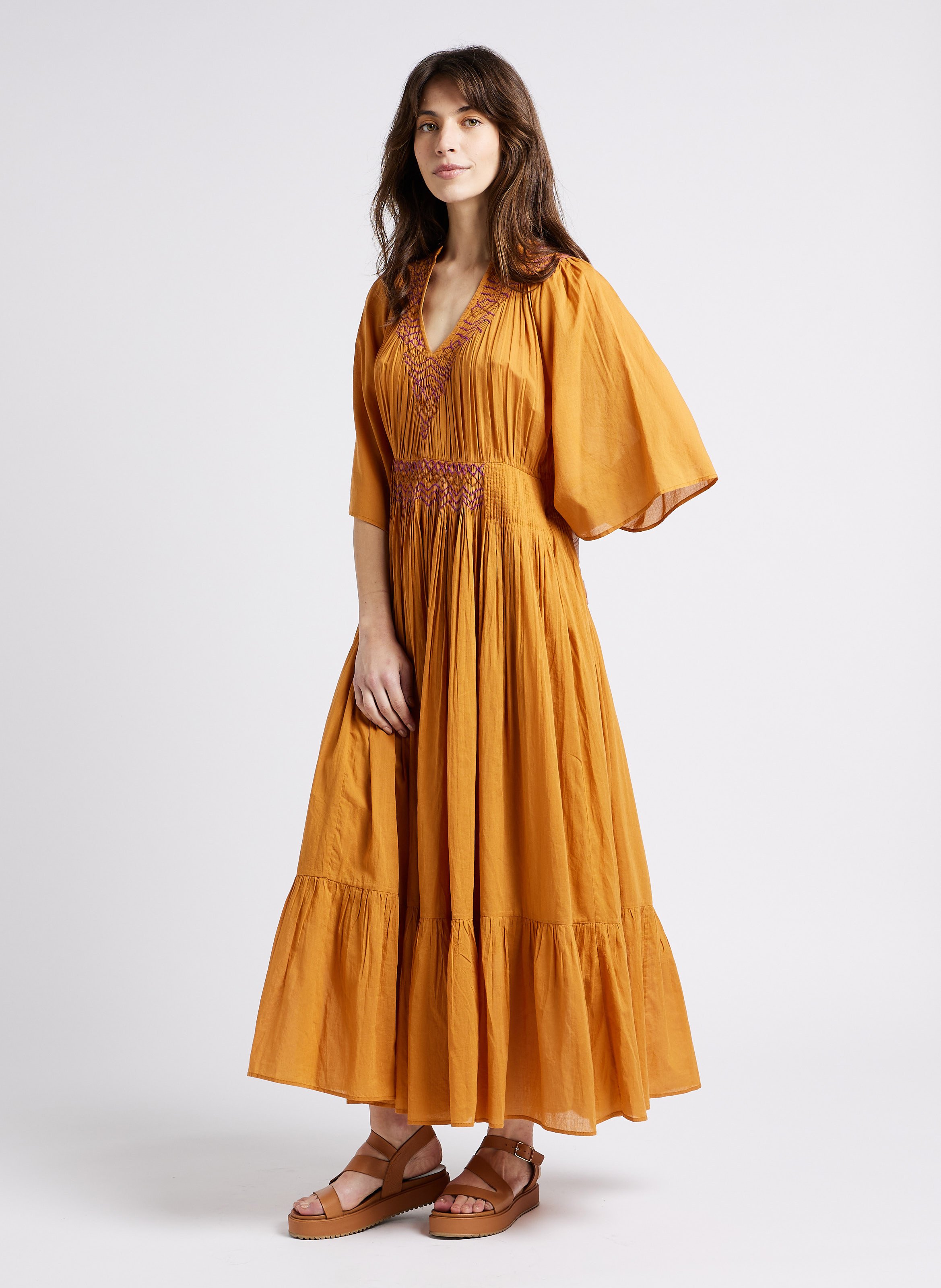 Weites Maxikleid aus Baumwolle mit V-Ausschnitt ANTIK BATIK Braun