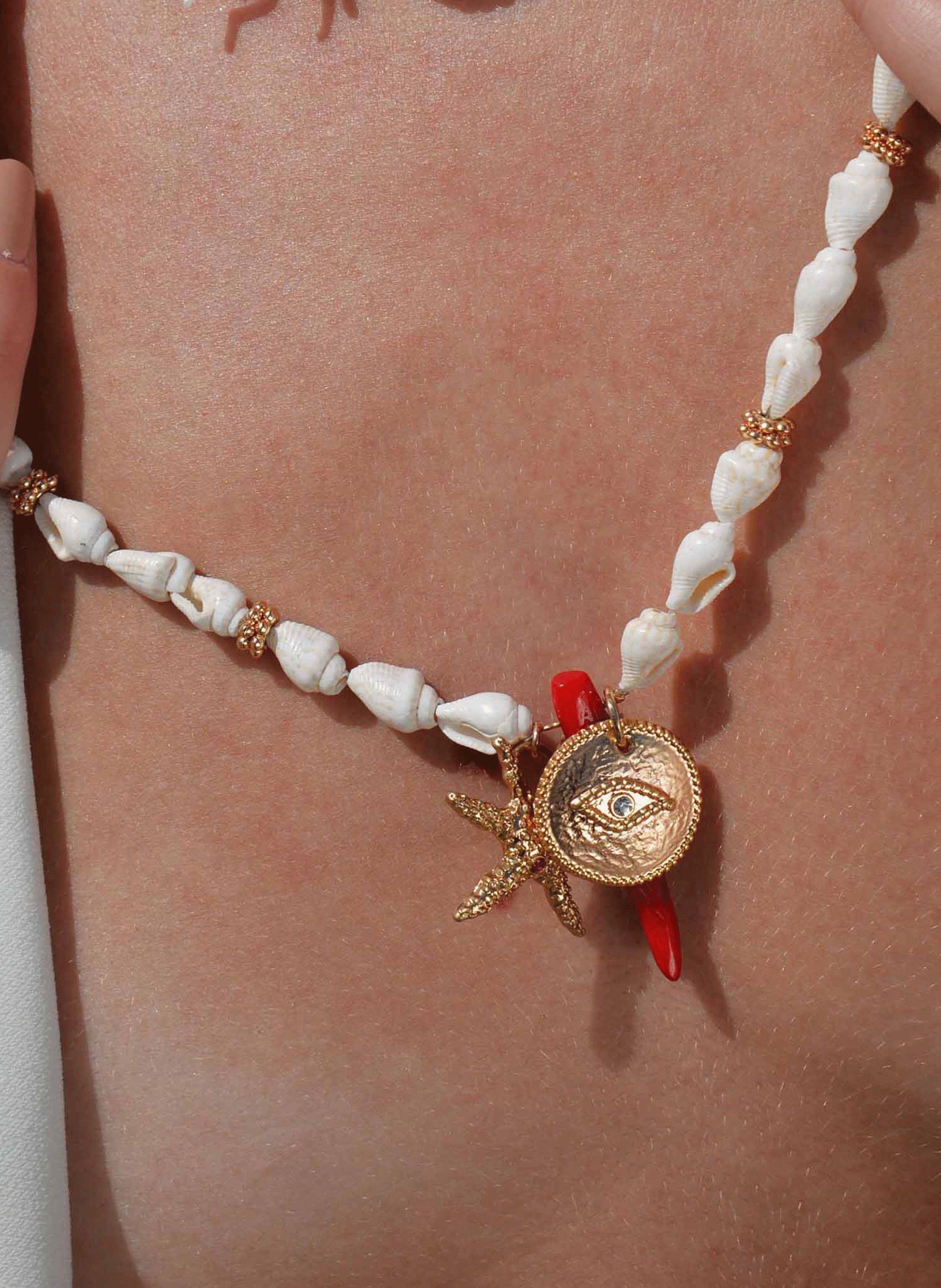 Necklace with seashells and charm HIPANEMA White