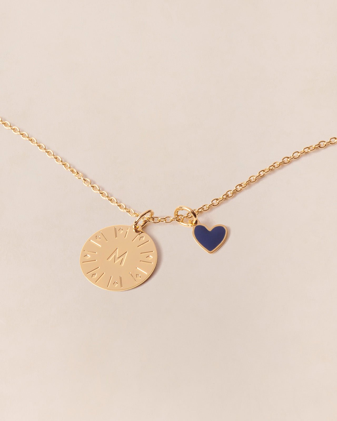 The small heart-shaped pendant in colorful and 24-carat fine gold EMOI EMOI Blue