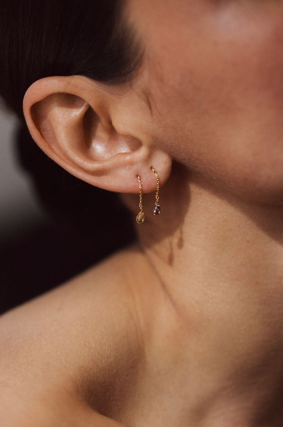 Mia 750 gold dark pink sapphire earring YAY Pink