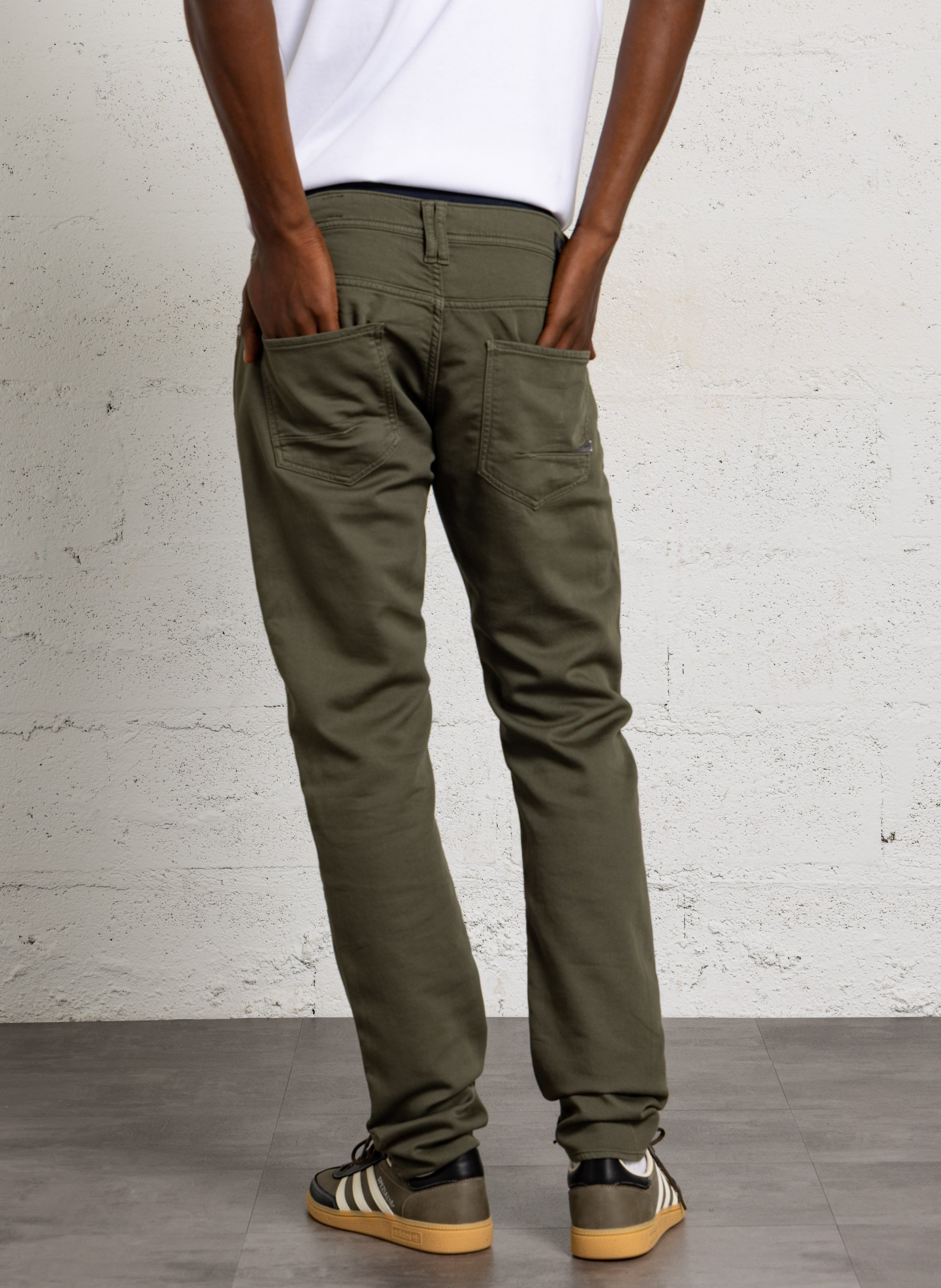 Pantalon slim en coton mélangé LE TEMPS DES CERISES Vert