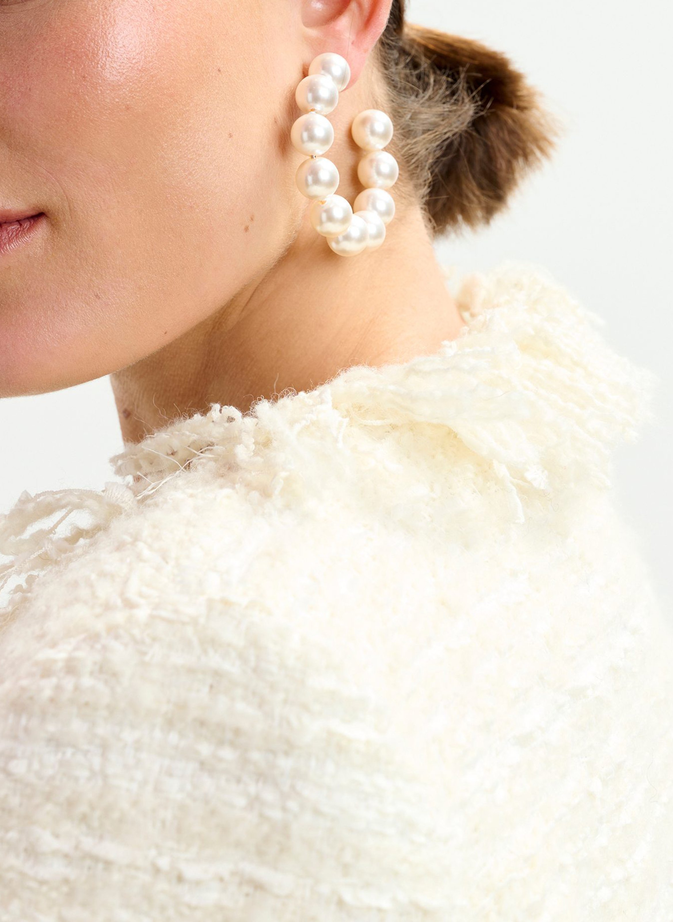 Creolen met kralen ESSENTIEL ANTWERP Wit