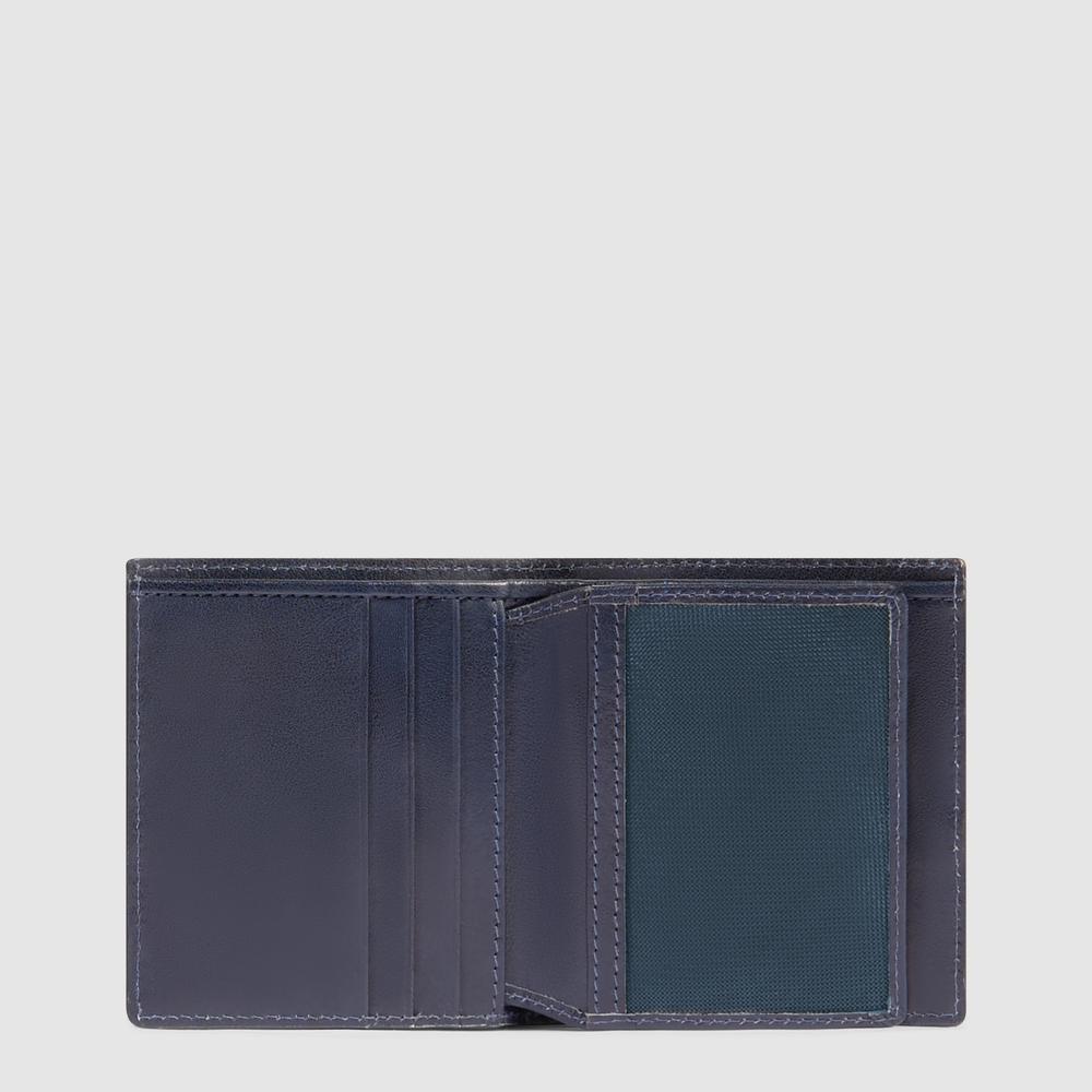 - 100% leather, - 6 cardholder slots, - 1 central compartment, - Size: L10 x H7 cm. PIQUADRO Blue