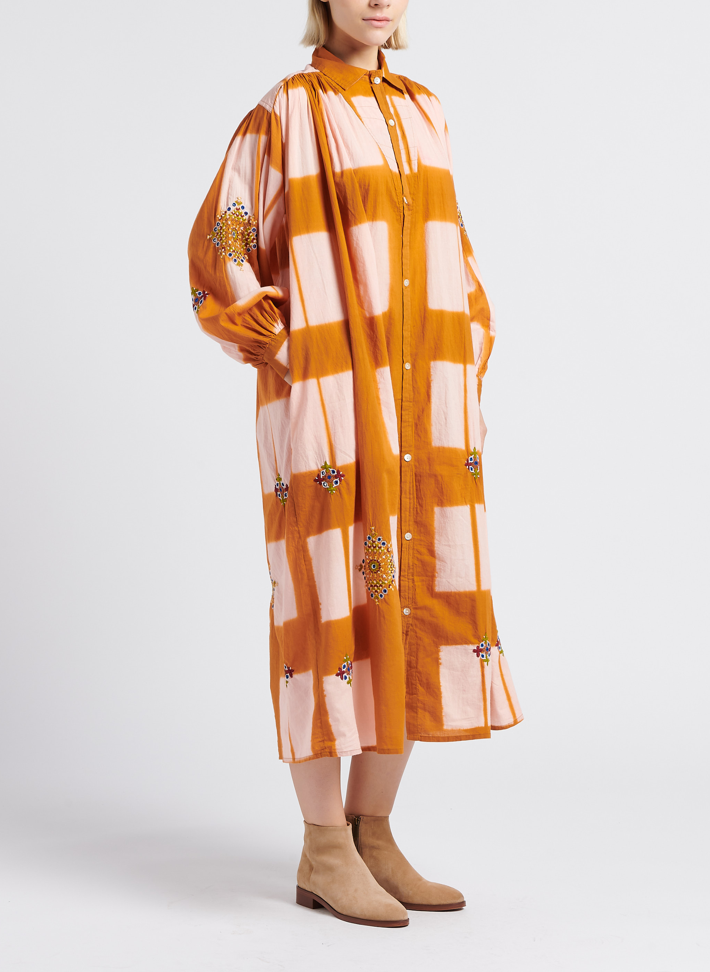 Halflange, katoenen jurk met klassieke kraag, print en borduursel V DE VINSTER Oranje