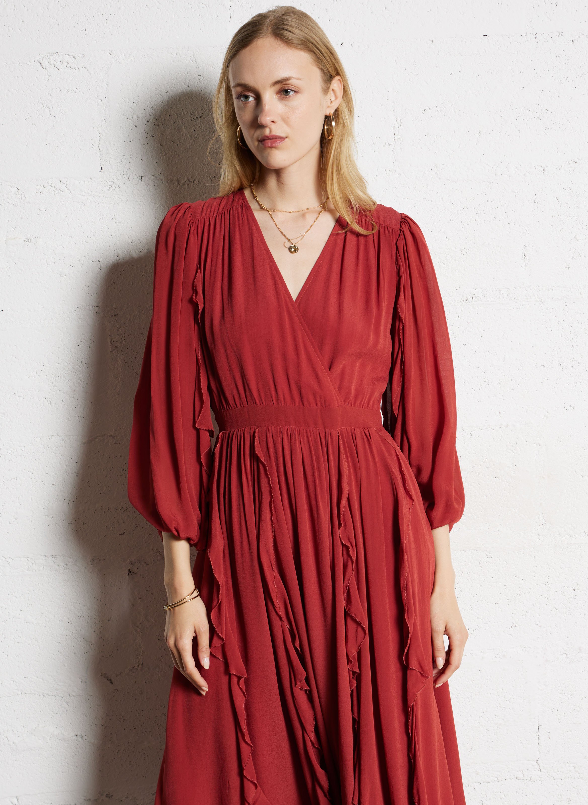 Robe longue cintrée col V SUNCOO Marron