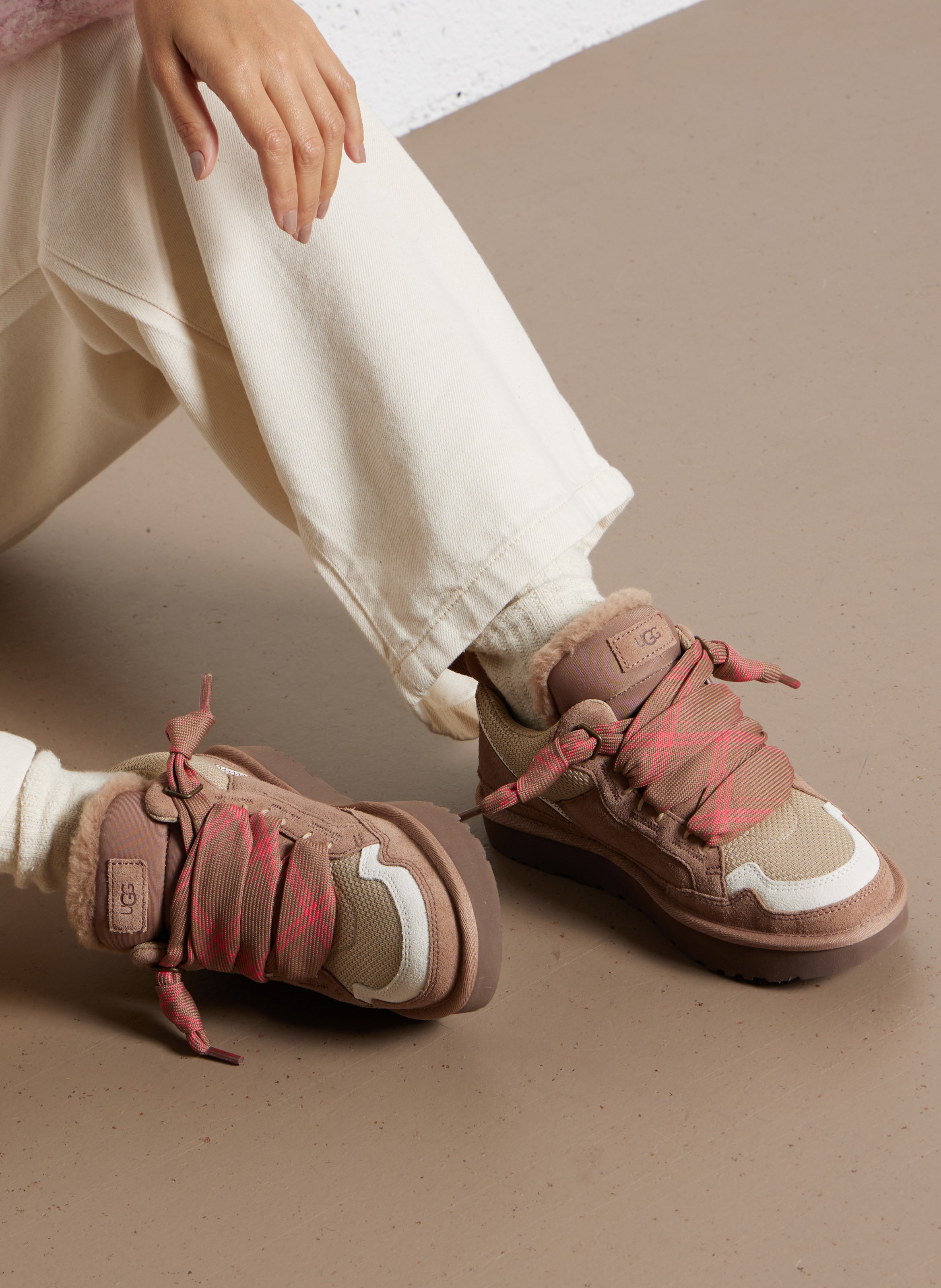 Low-Top sneakers in two-Tone suede leather Rocky oak Ugg