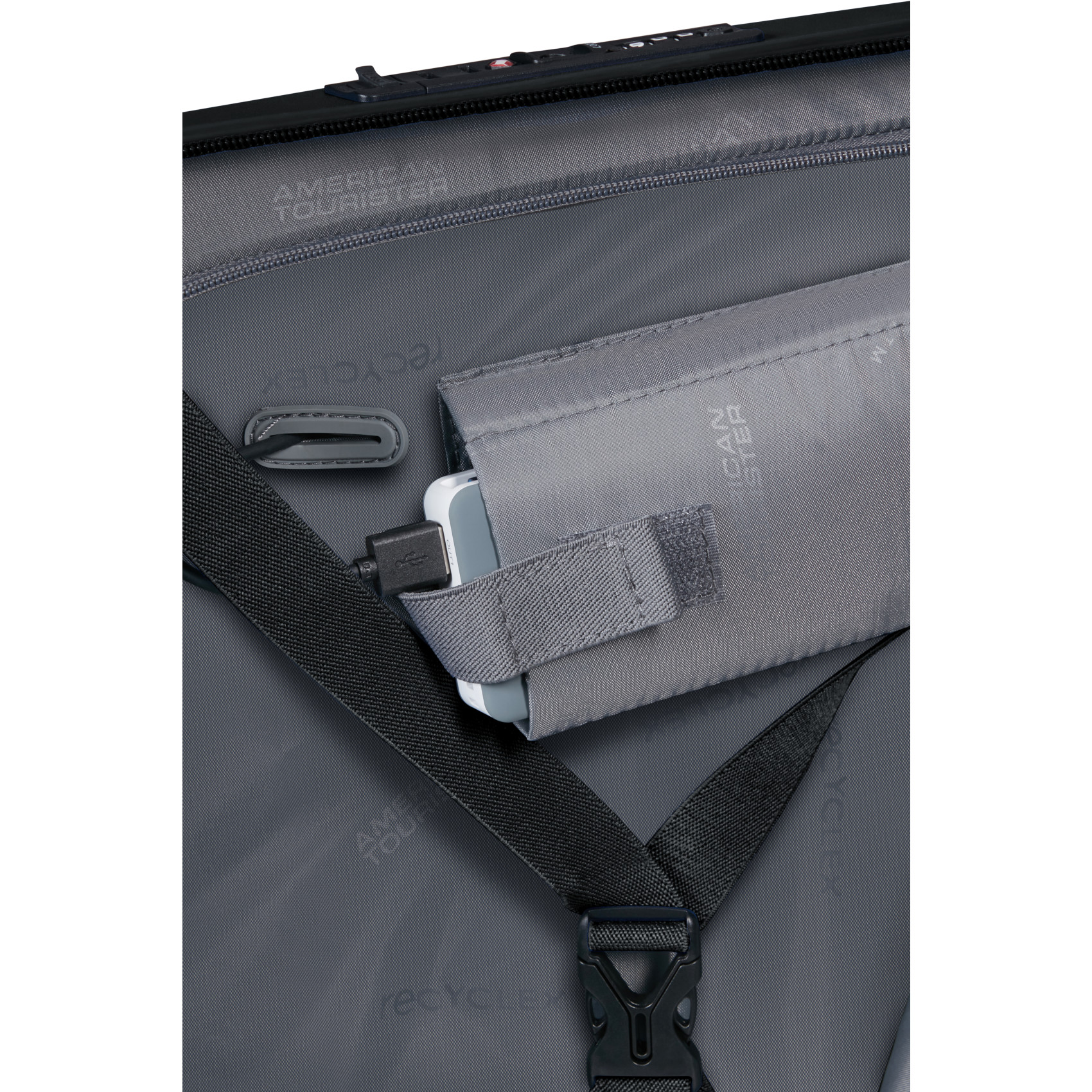 Novastream 4-wheel carry-on suitcase AMERICAN TOURISTER Black