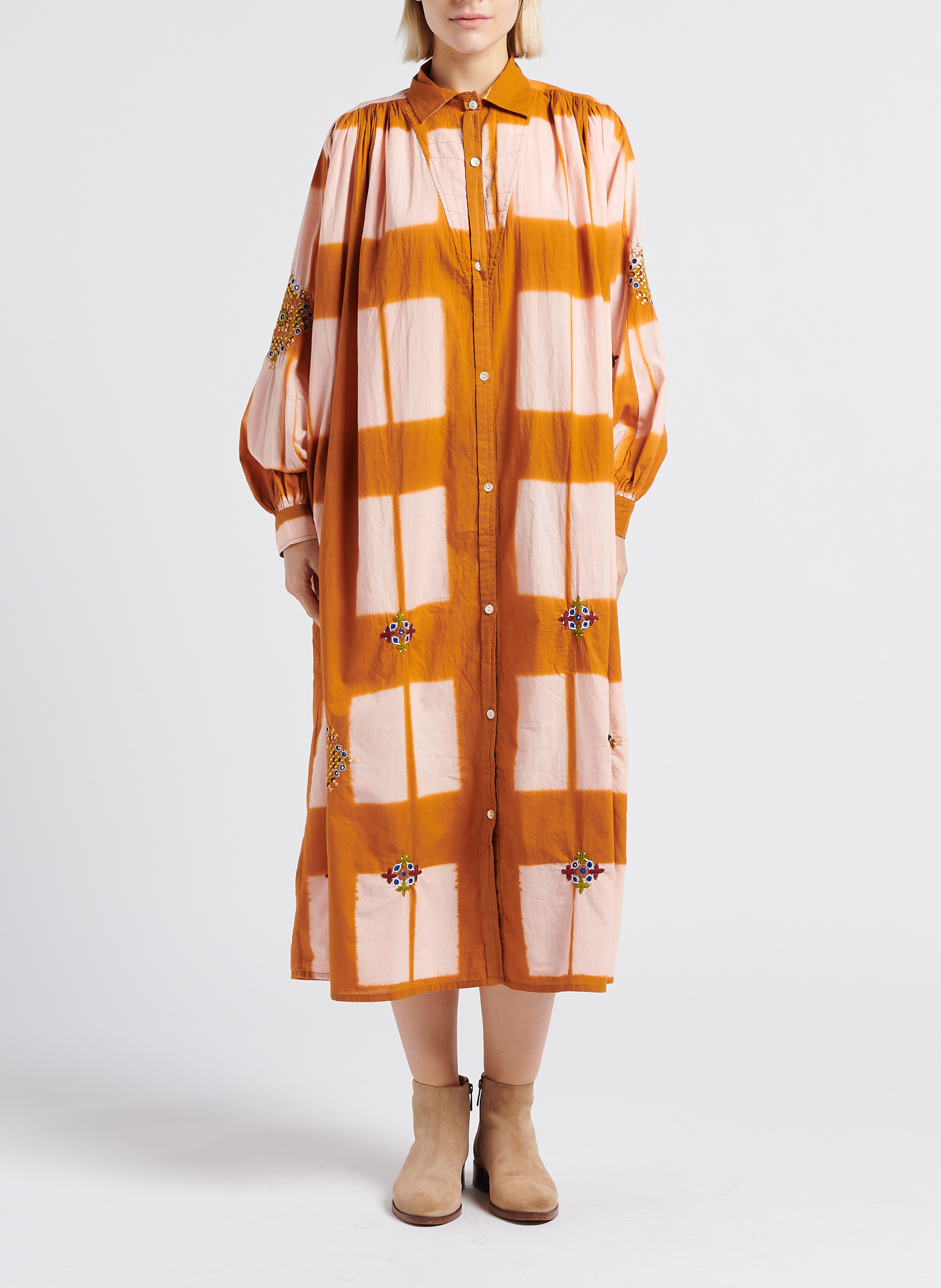 Halflange, katoenen jurk met klassieke kraag, print en borduursel V DE VINSTER Oranje