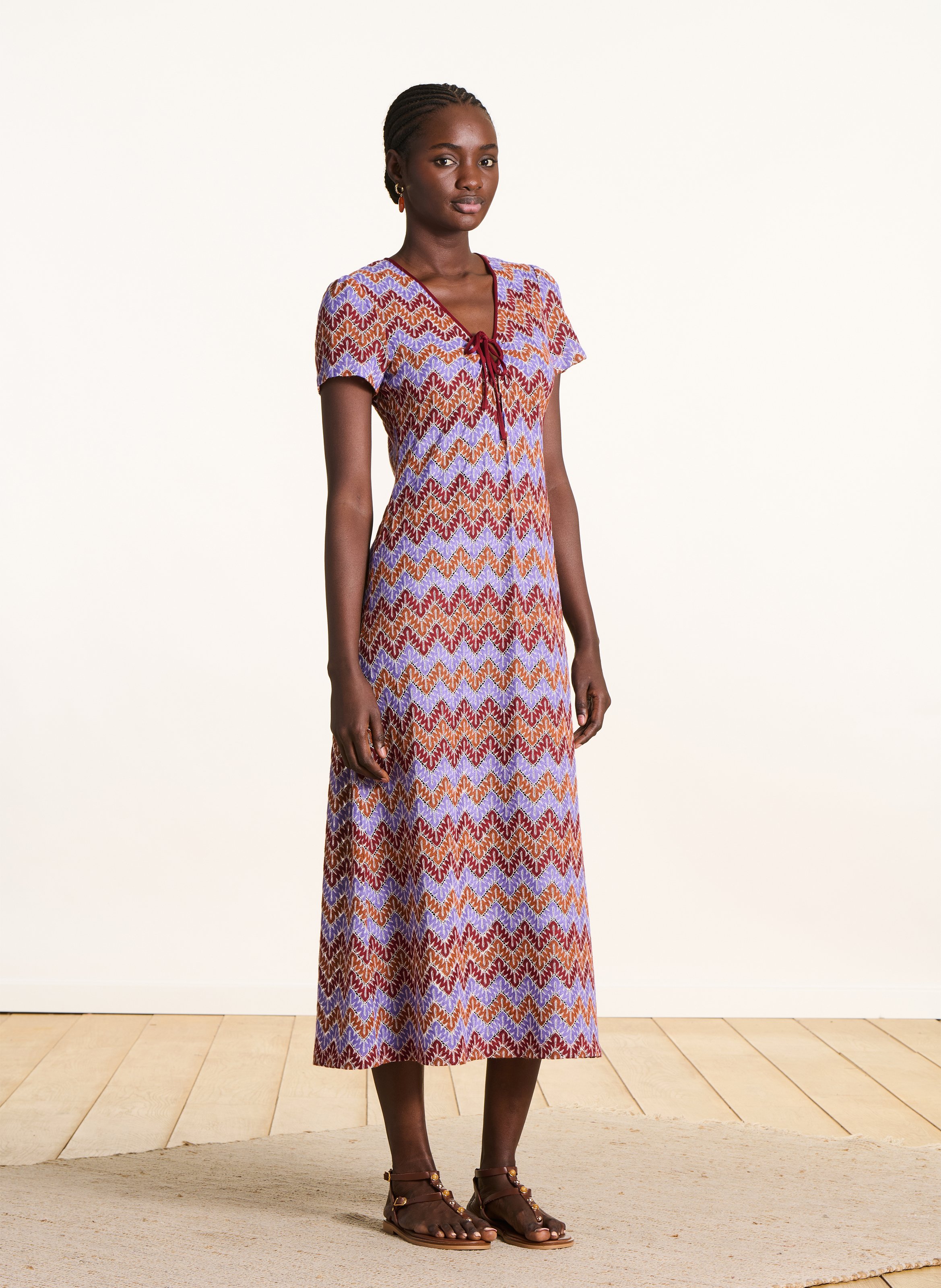 Langkleid mit Zickzack-Häkelmuster LA FEE MARABOUTEE Violett