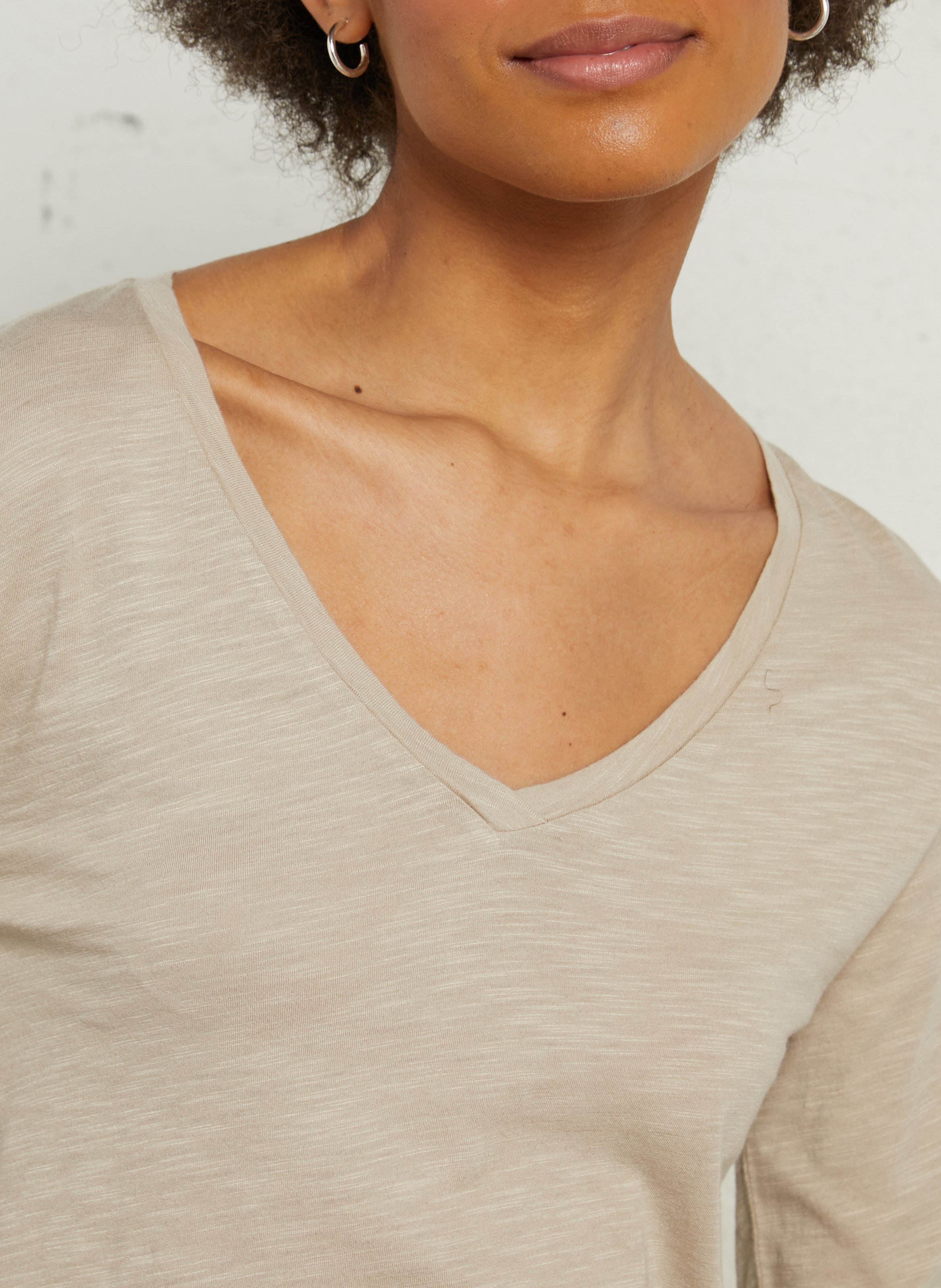 Tee-shirt à col V en coton mélangé AMERICAN VINTAGE Beige