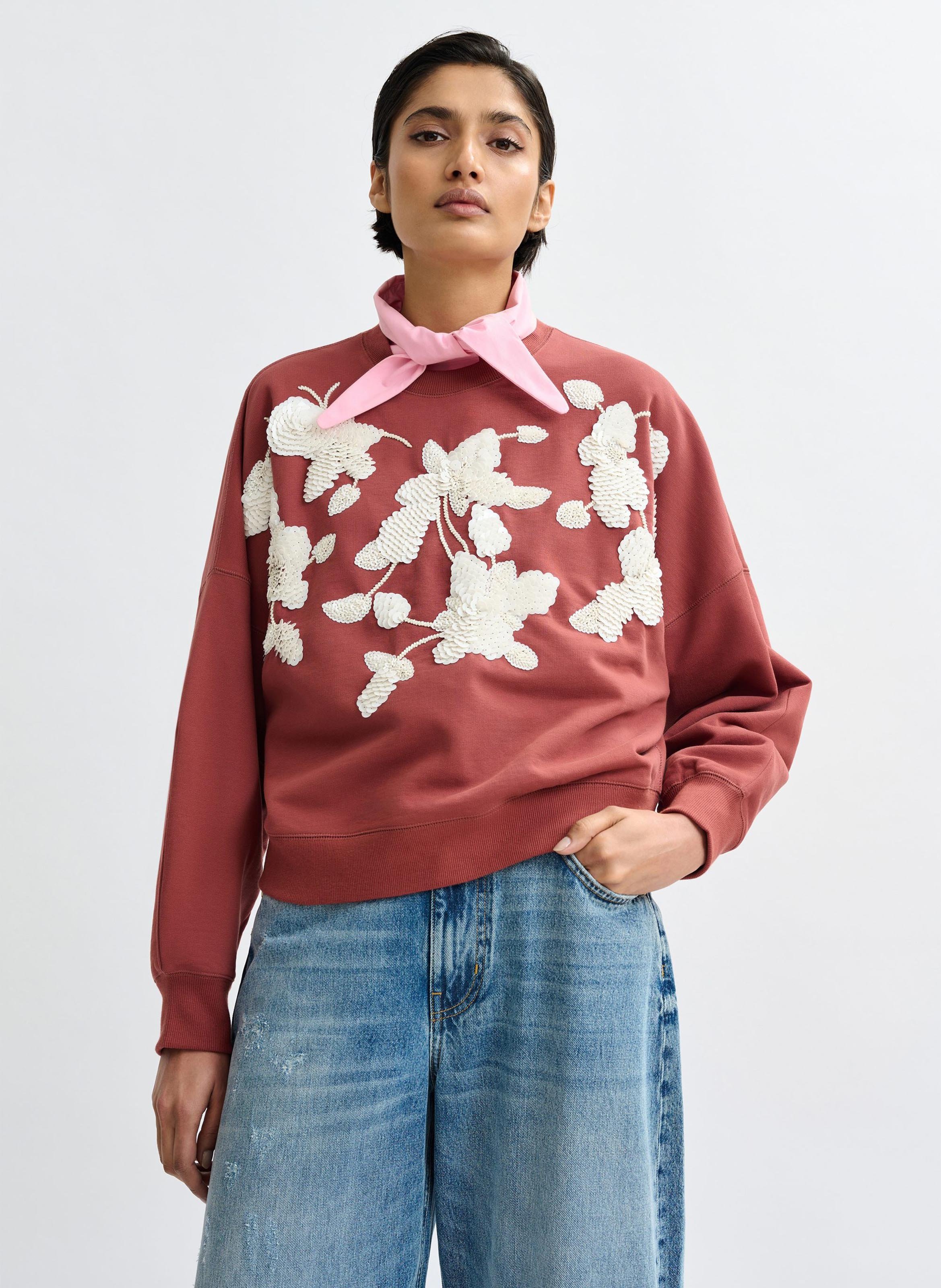 Oversized Sweatshirt with Embroidered Flowers ESSENTIEL ANTWERP