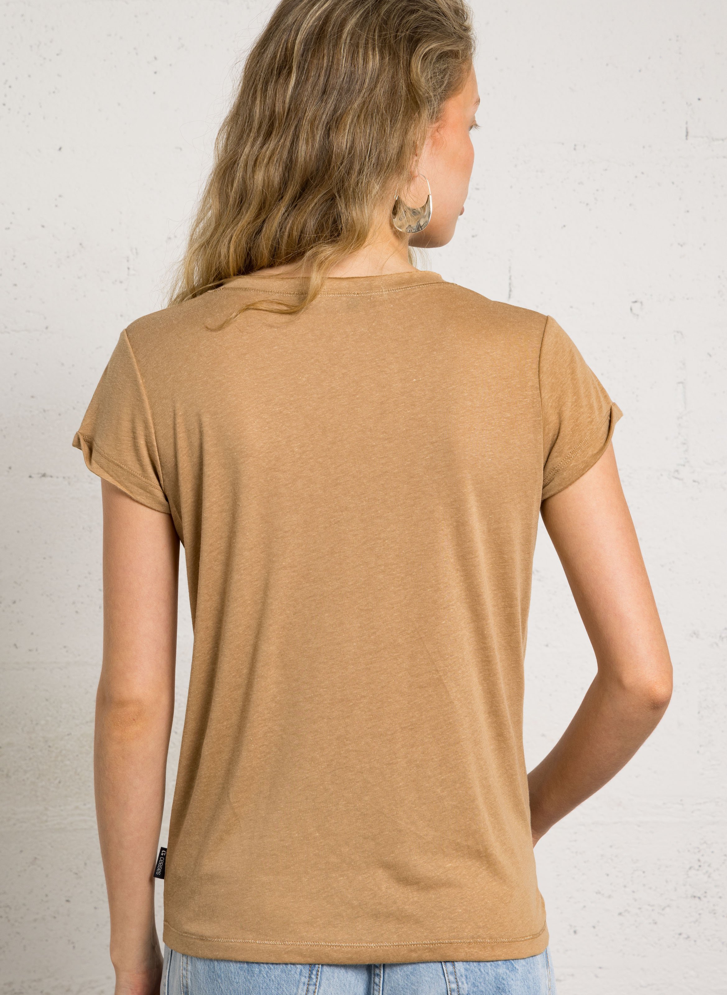 Tee-shirt ajusté col V LE TEMPS DES CERISES Marron