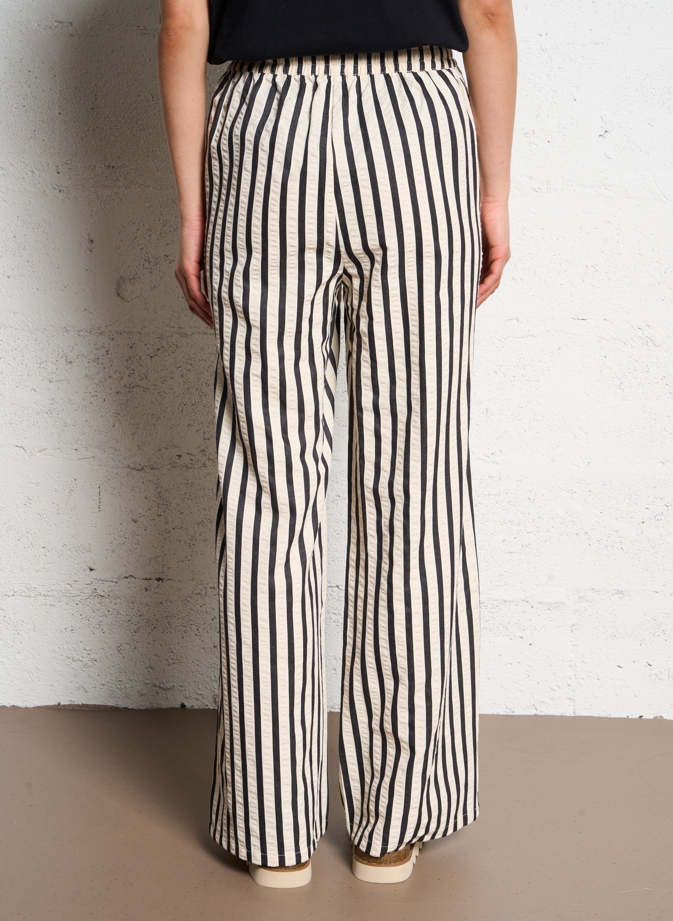 Pantalon large en coton mélangé LOLLYS LAUNDRY Noir