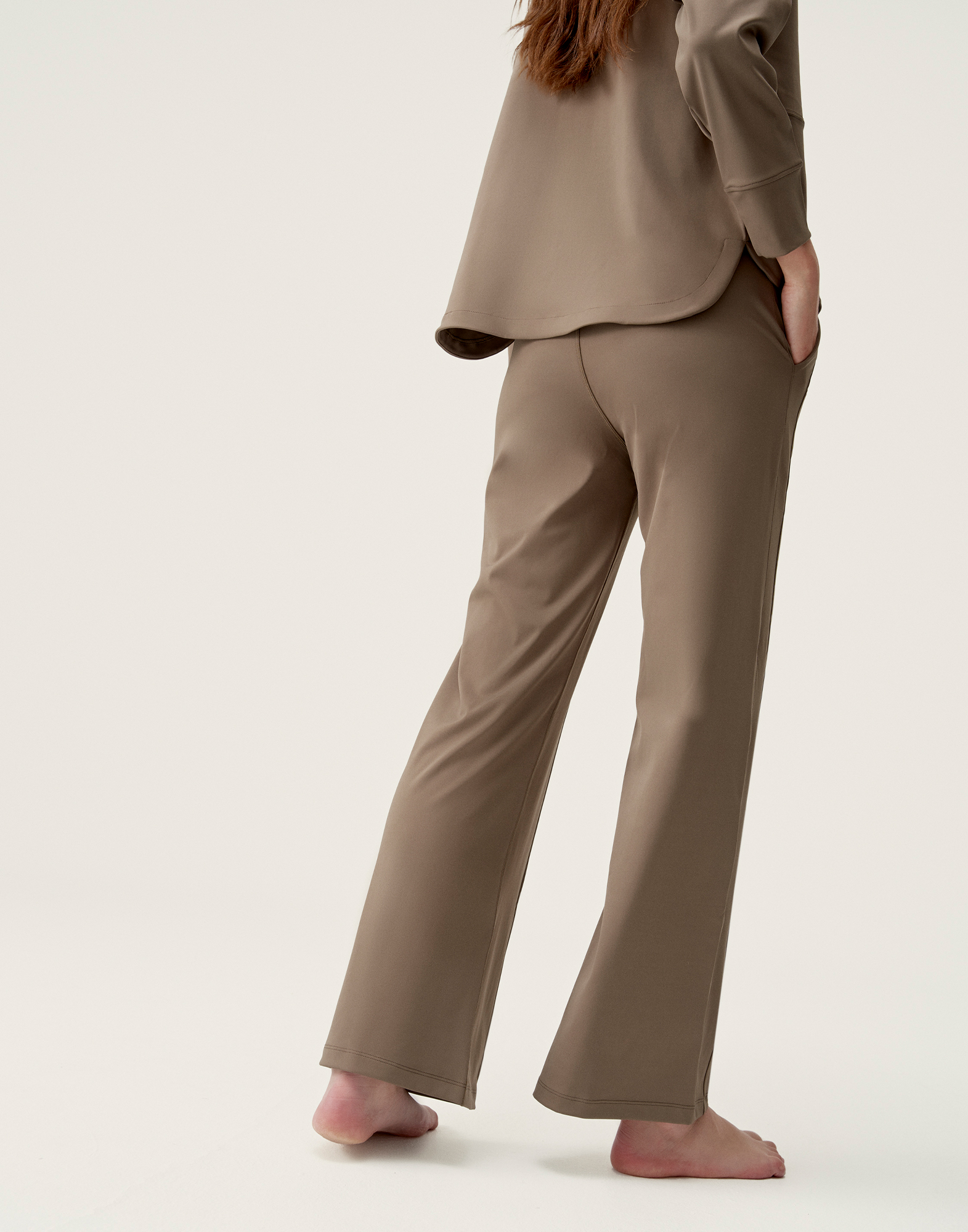 Performance athleisure sports pants BORN LIVING YOGA Black