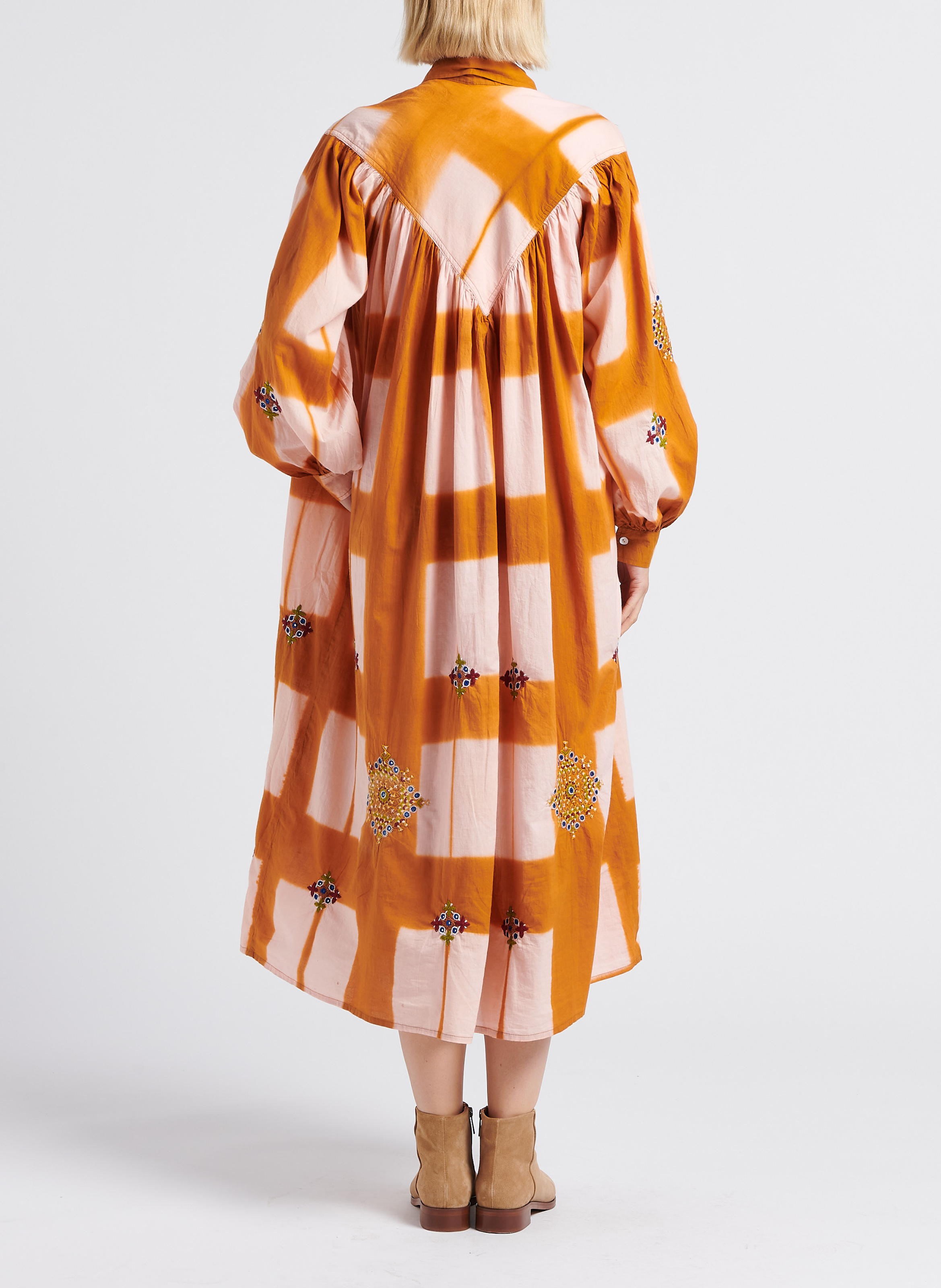 Halflange, katoenen jurk met klassieke kraag, print en borduursel V DE VINSTER Oranje