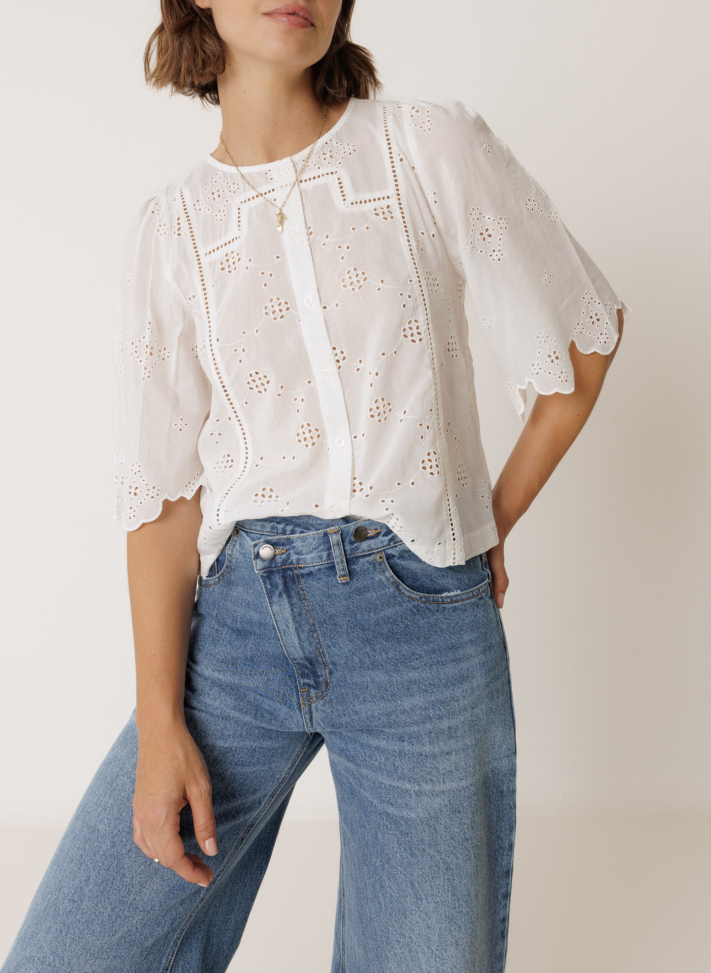 Buttoned top with short sleeves and embroidery INDI & COLD
