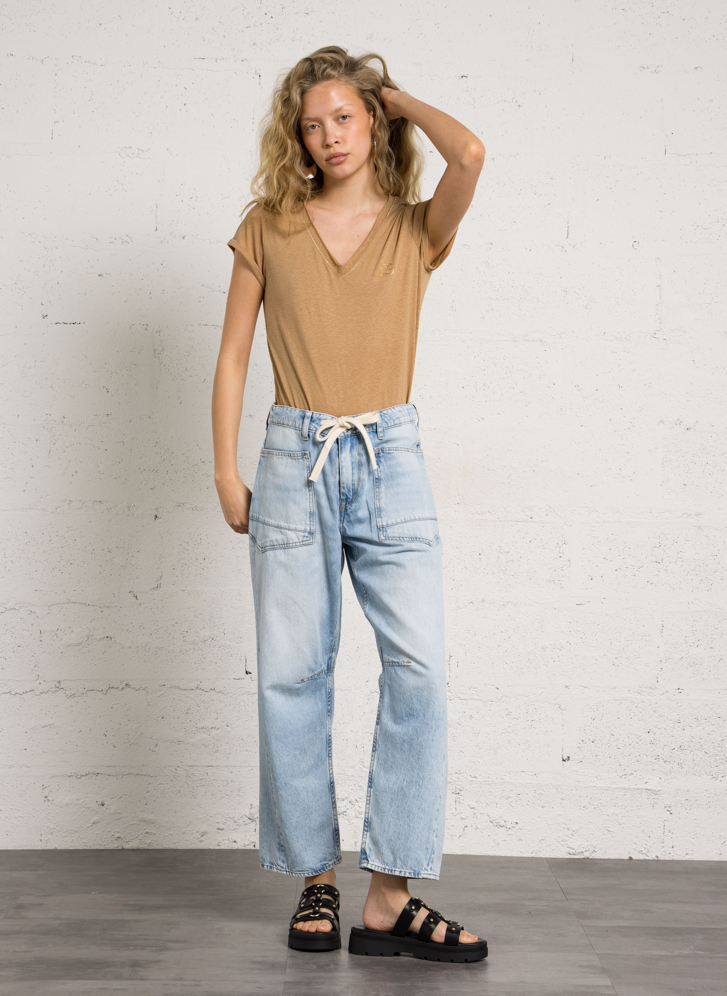 Tee-shirt ajusté col V LE TEMPS DES CERISES Marron